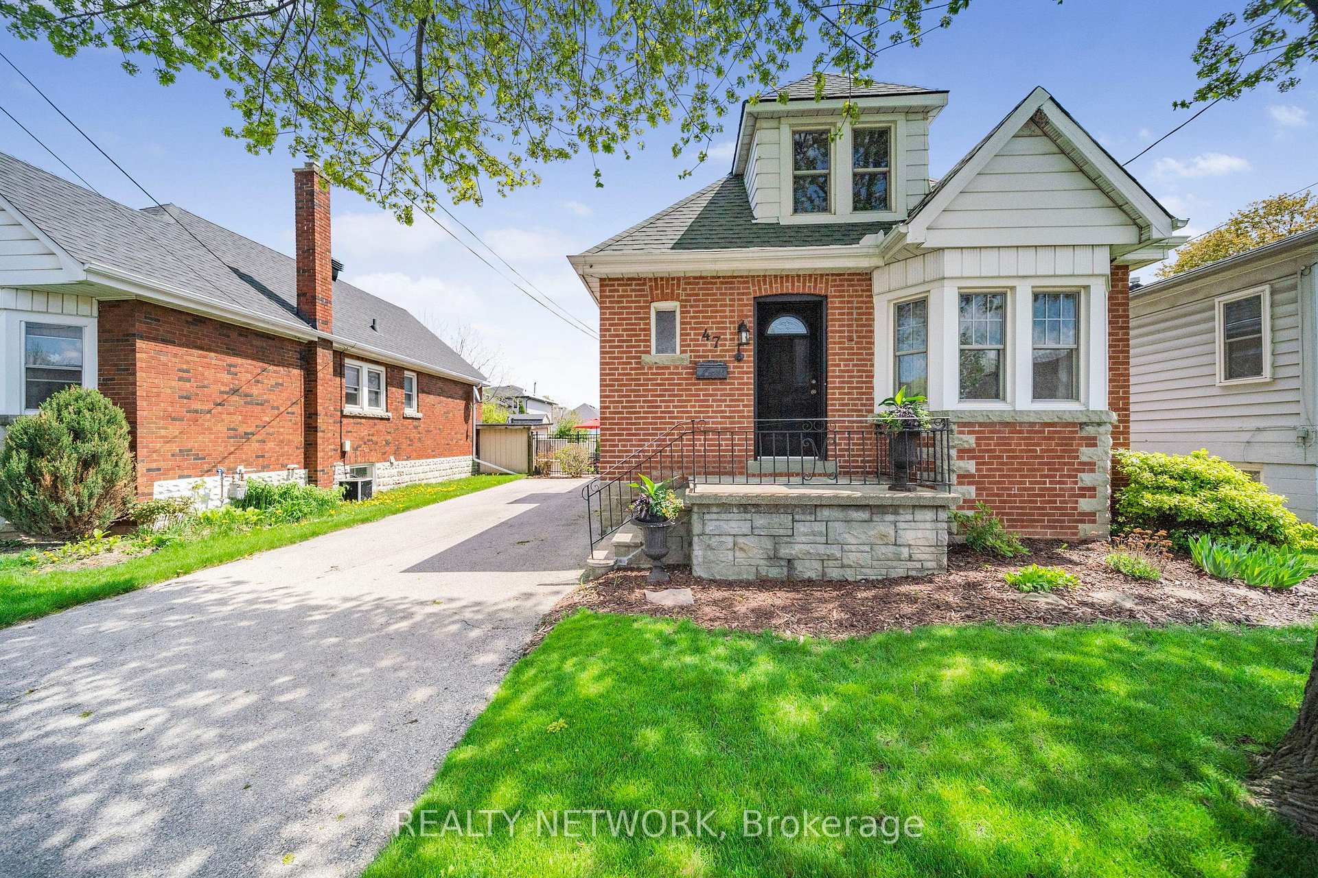 Photo 1 of 47 East 15th Street, Hamilton, Inch Park — HOMEH