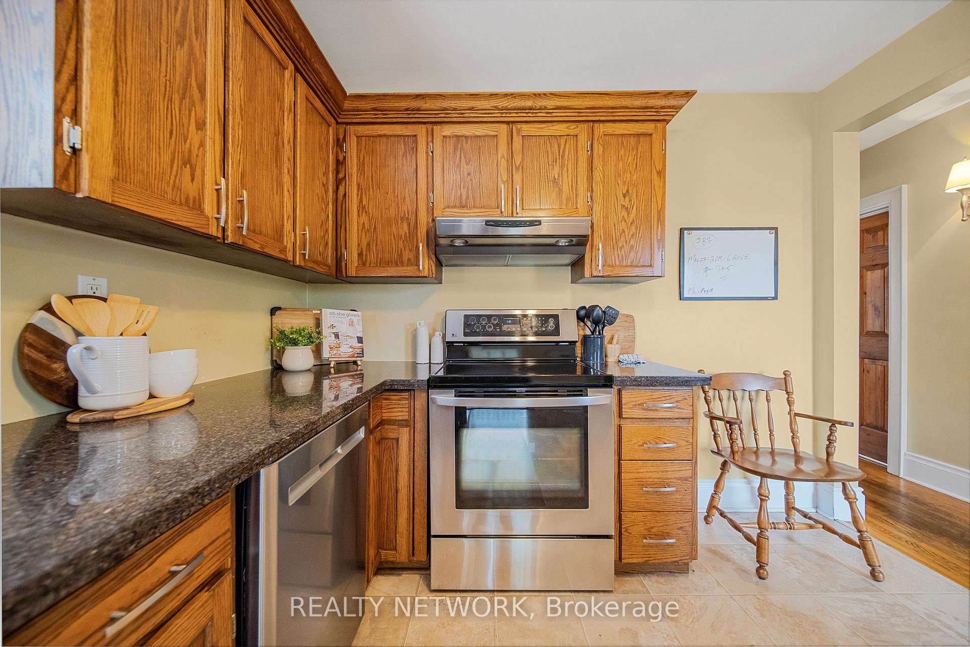 Photo 10 of 47 East 15th Street, Hamilton, Inch Park — HOMEH