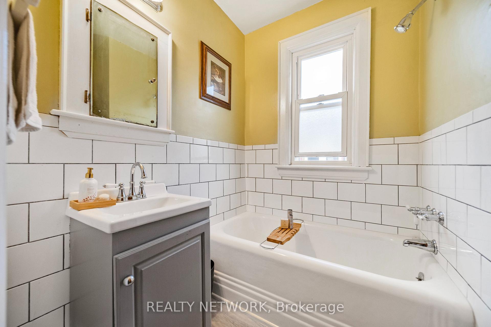 Photo 13 of 47 East 15th Street, Hamilton, Inch Park — HOMEH