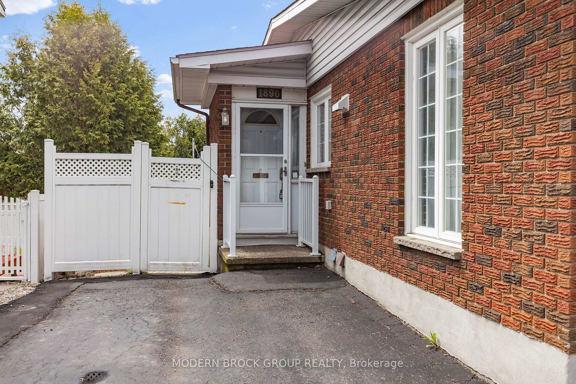 Photo 3 of 1896 Elmridge Drive, Ottawa, Beacon Hill South — HOMEH