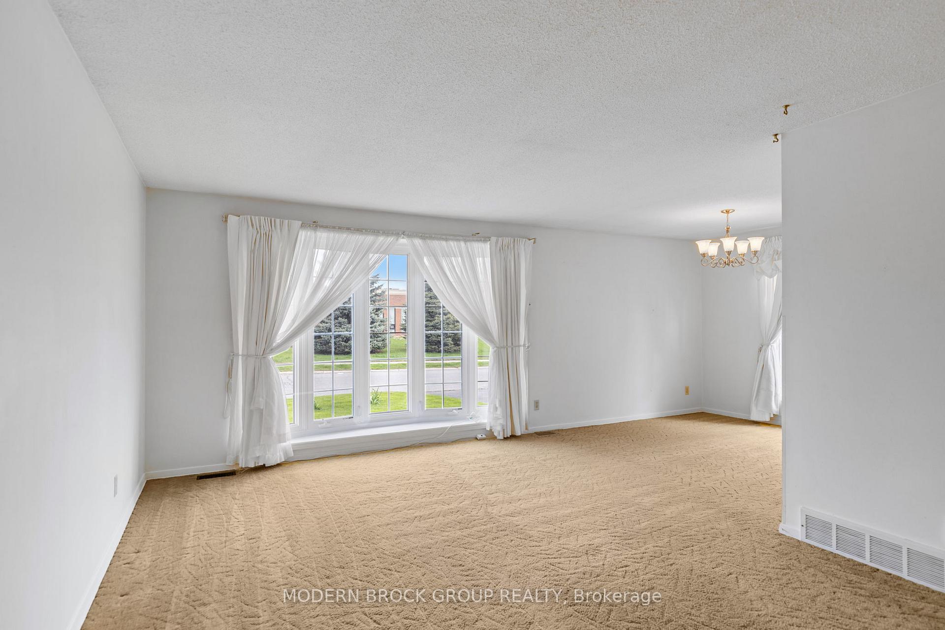 Photo 9 of 1896 Elmridge Drive, Ottawa, Beacon Hill South — HOMEH