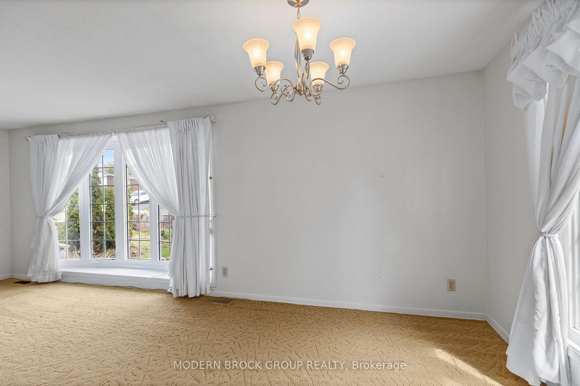 Photo 6 of 1896 Elmridge Drive, Ottawa, Beacon Hill South — HOMEH