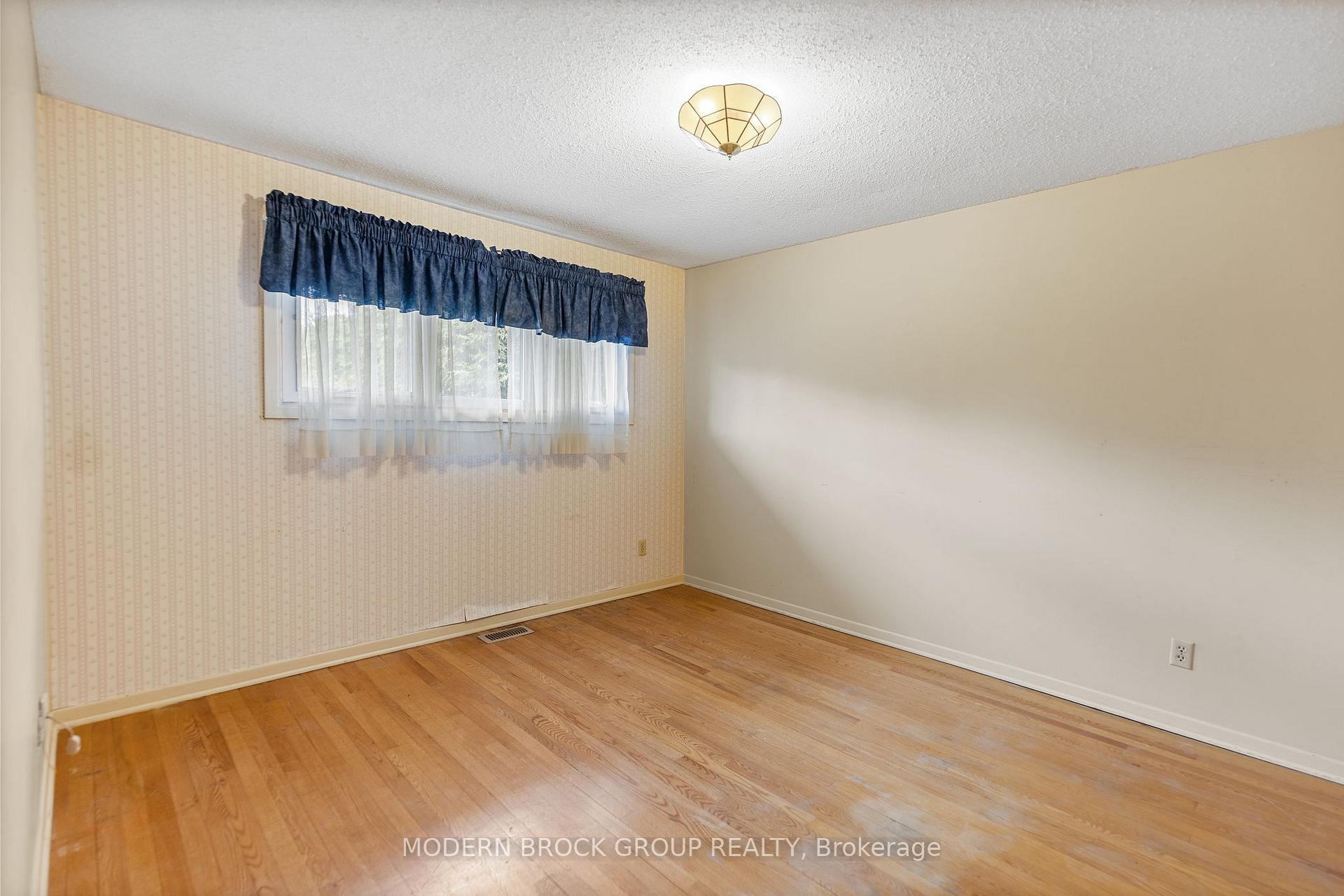 Photo 13 of 1896 Elmridge Drive, Ottawa, Beacon Hill South — HOMEH