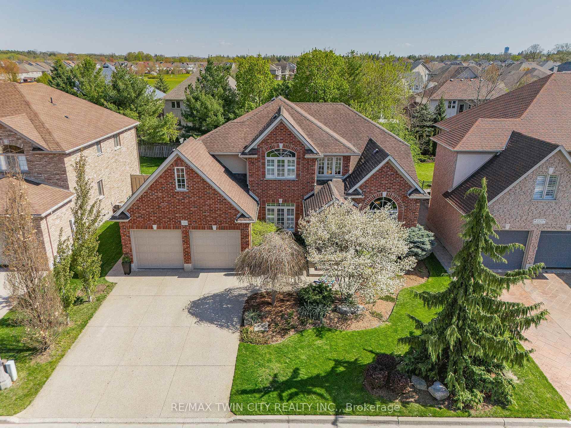 Photo 1 of 533 Falconridge Crescent, Kitchener — HOMEH