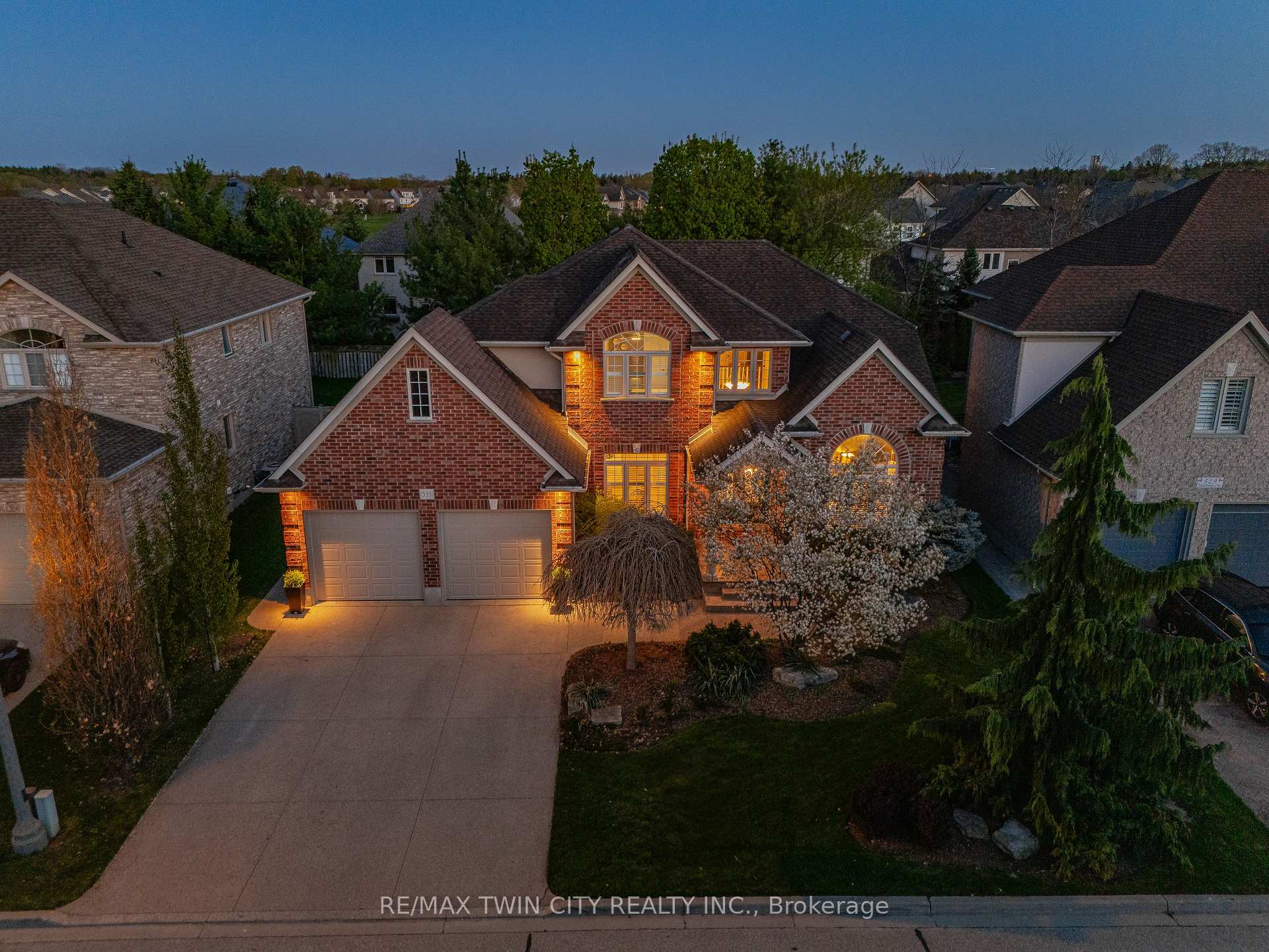 Photo 7 of 533 Falconridge Crescent, Kitchener — HOMEH