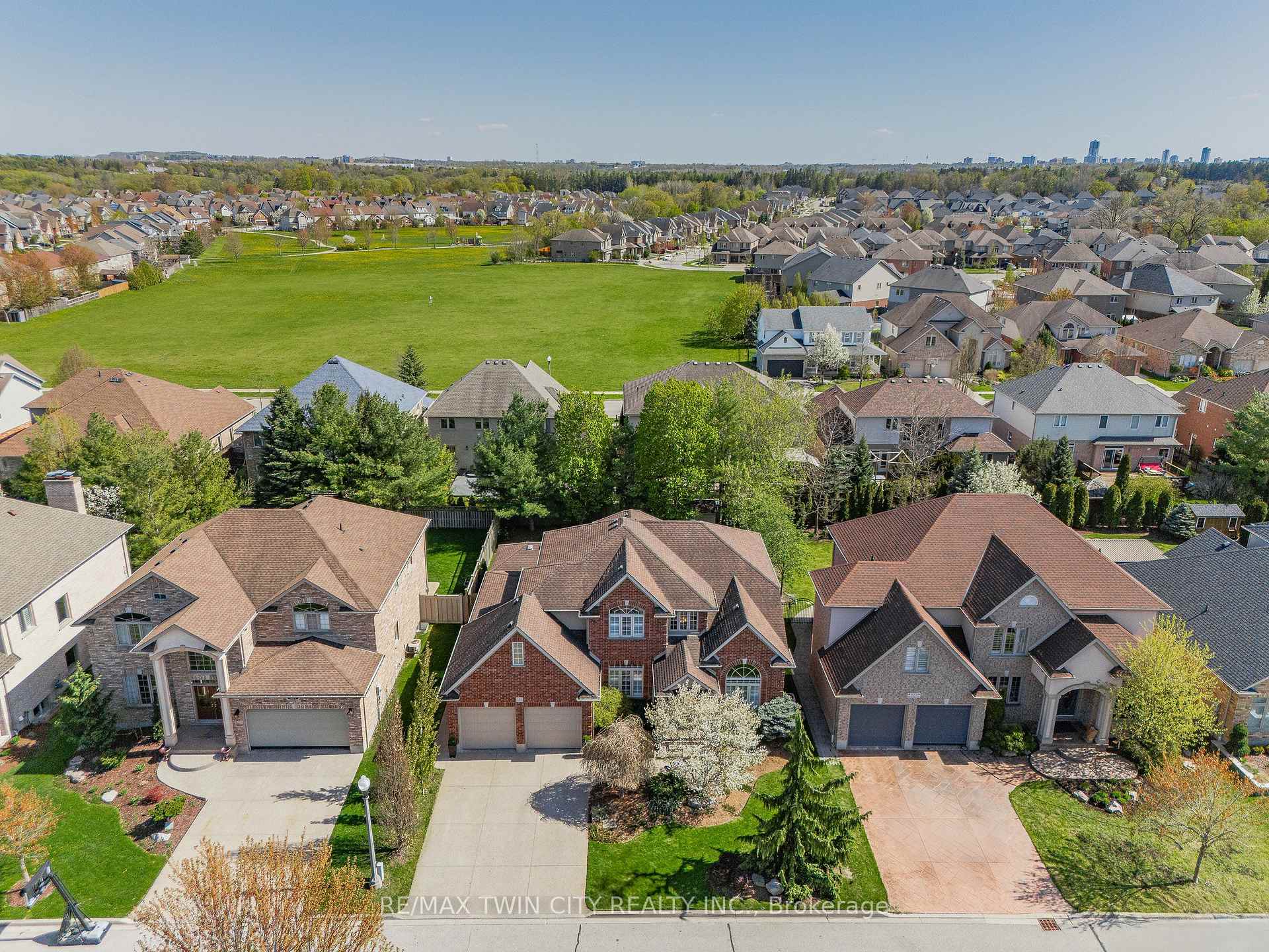 Photo 11 of 533 Falconridge Crescent, Kitchener — HOMEH