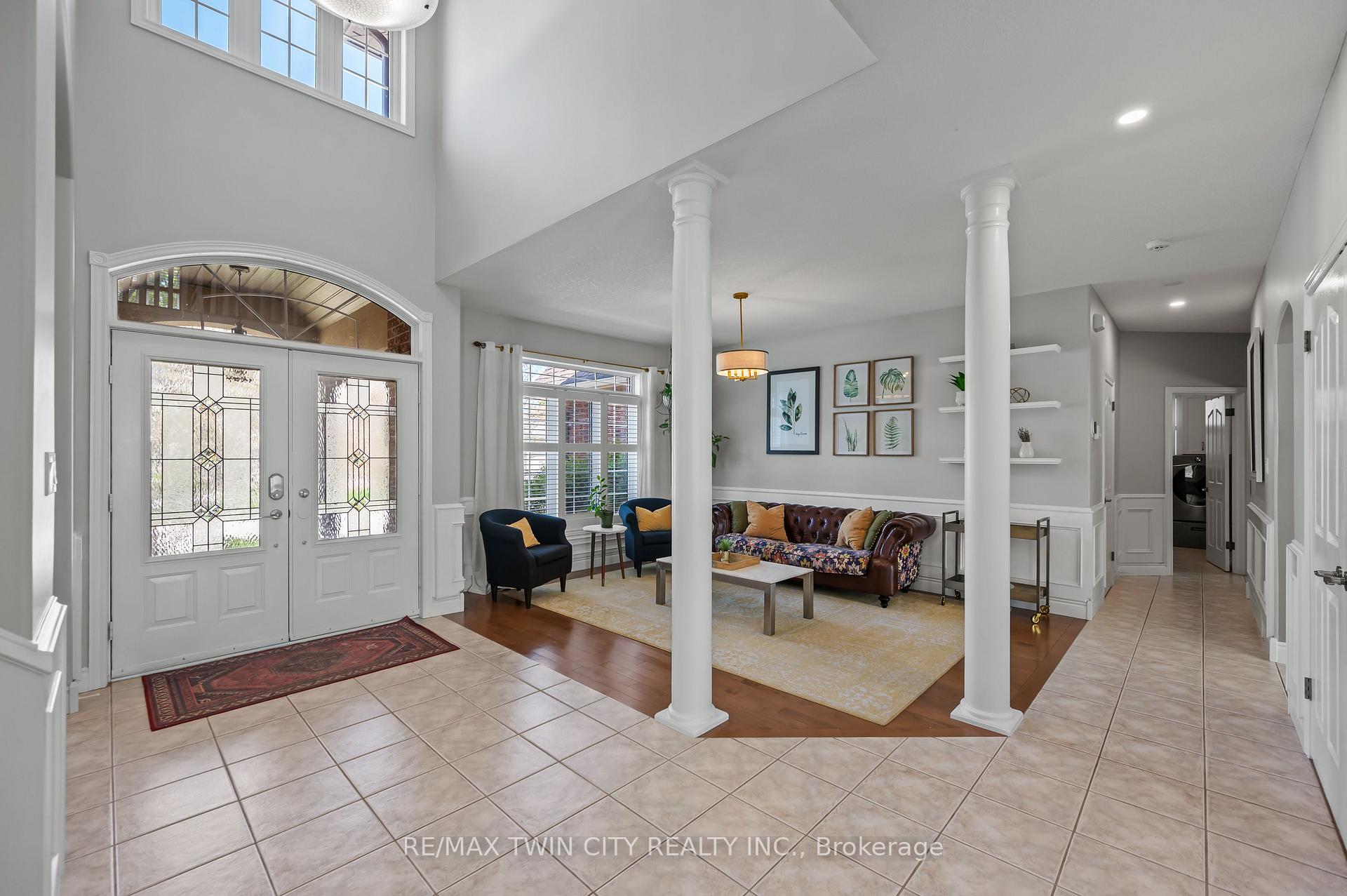Photo 9 of 533 Falconridge Crescent, Kitchener — HOMEH