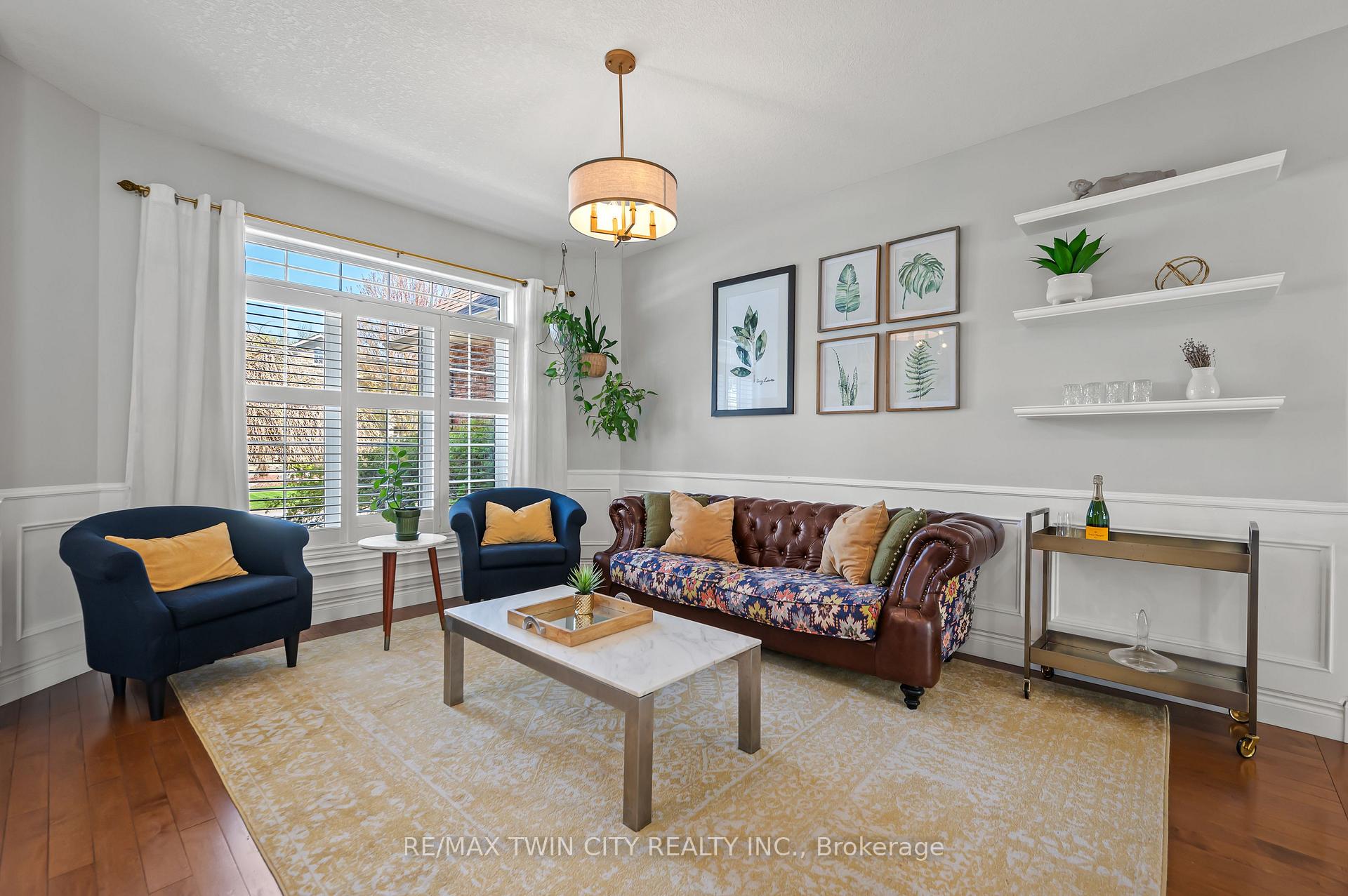 Photo 10 of 533 Falconridge Crescent, Kitchener — HOMEH
