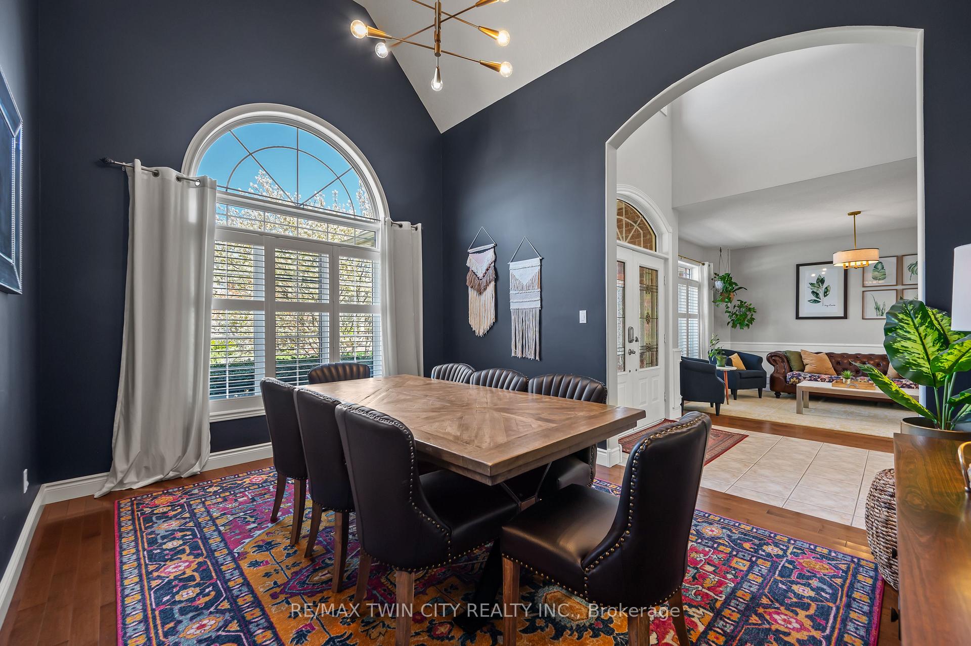Photo 5 of 533 Falconridge Crescent, Kitchener — HOMEH