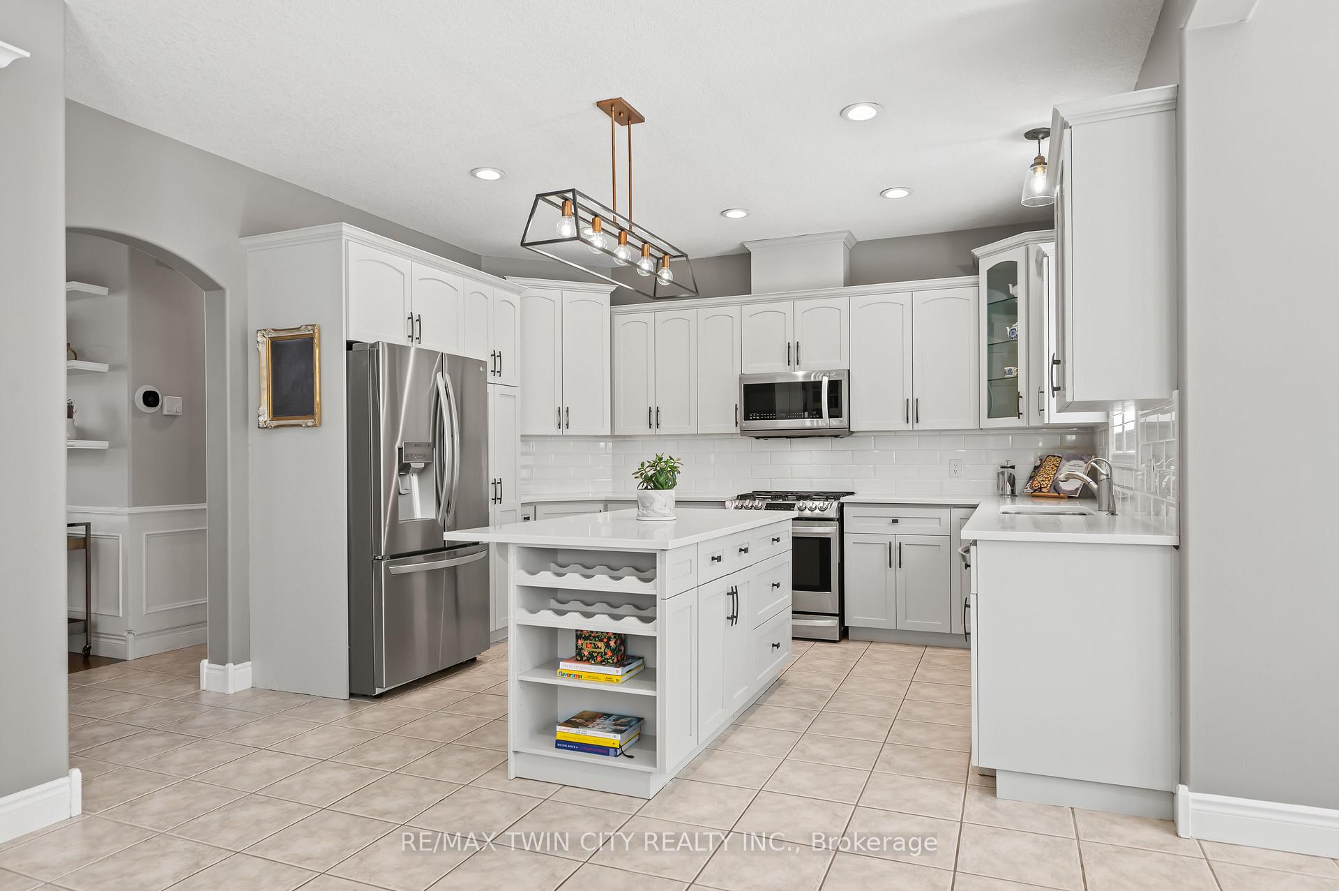 Photo 23 of 533 Falconridge Crescent, Kitchener — HOMEH