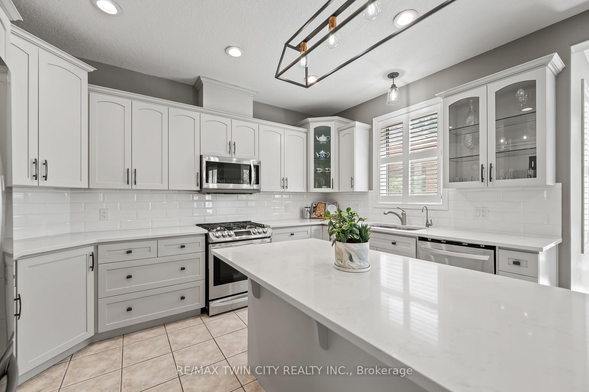 Photo 18 of 533 Falconridge Crescent, Kitchener — HOMEH