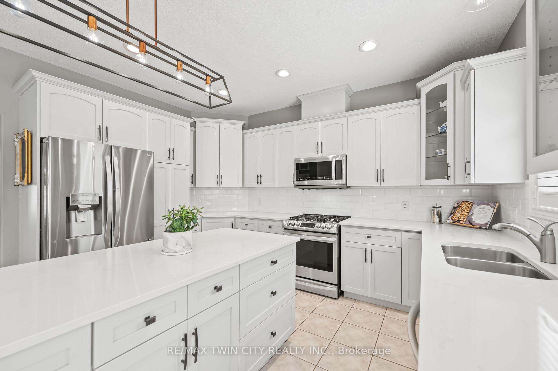 Photo 17 of 533 Falconridge Crescent, Kitchener — HOMEH