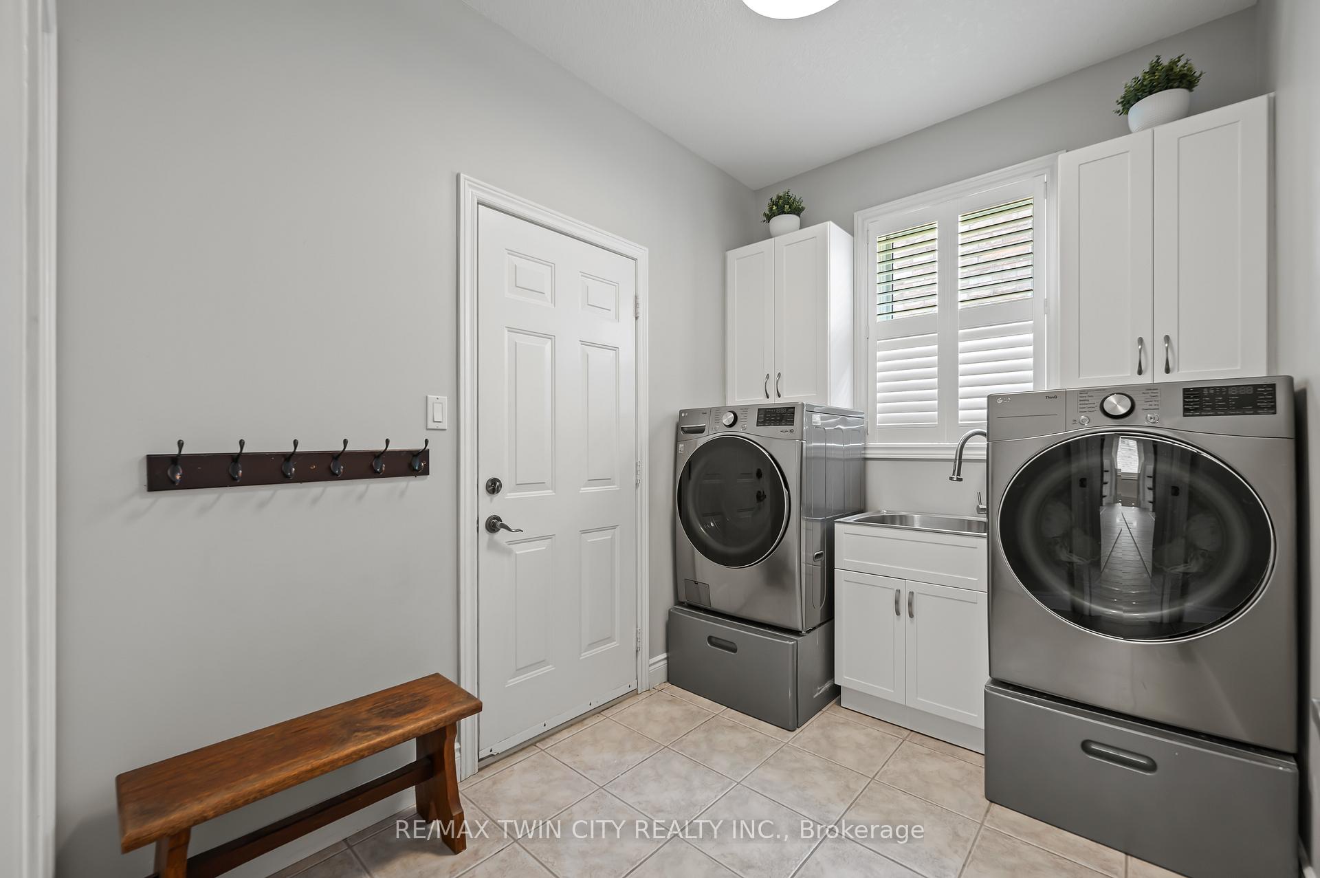 Photo 15 of 533 Falconridge Crescent, Kitchener — HOMEH