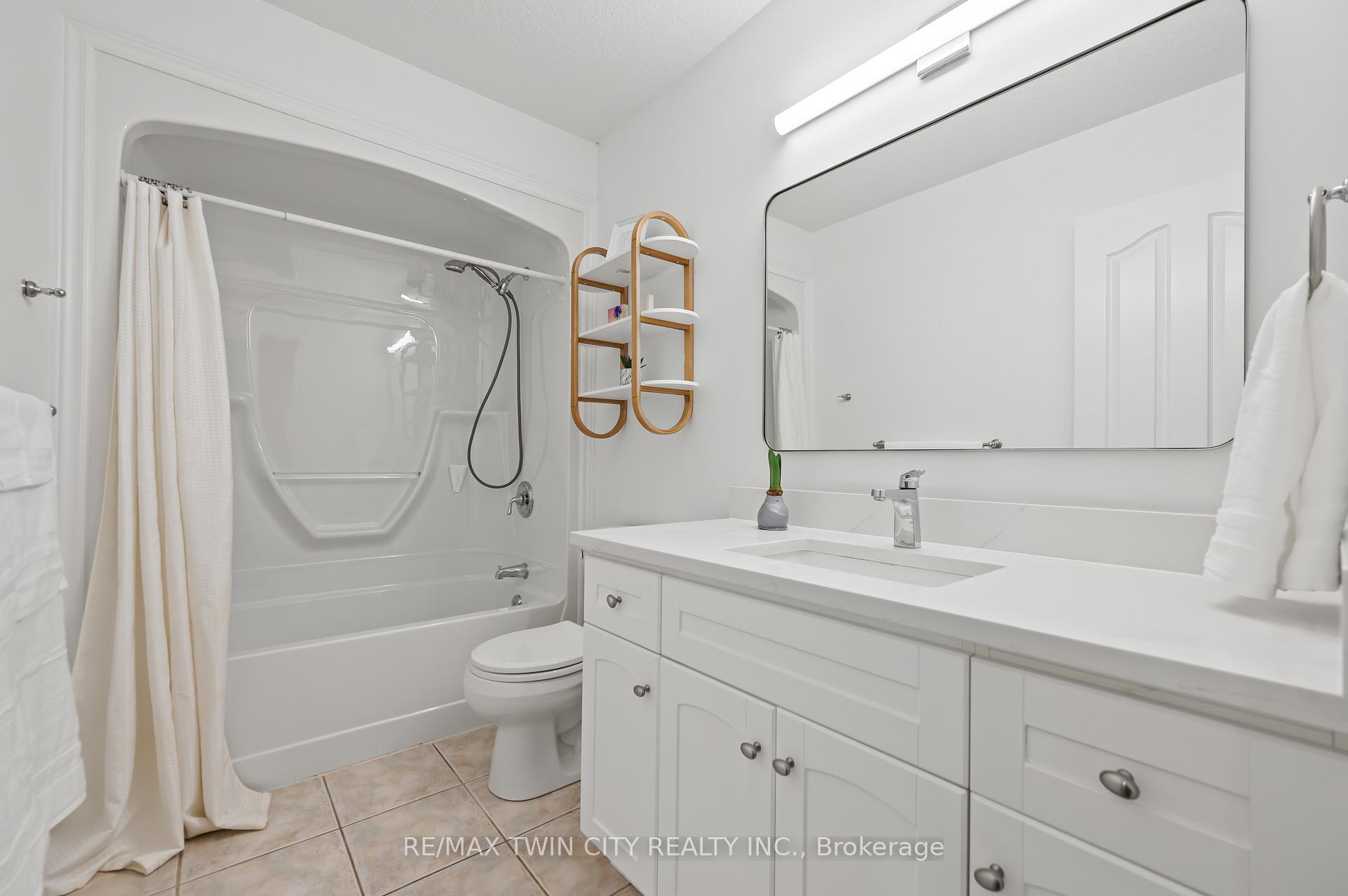 Photo 35 of 533 Falconridge Crescent, Kitchener — HOMEH