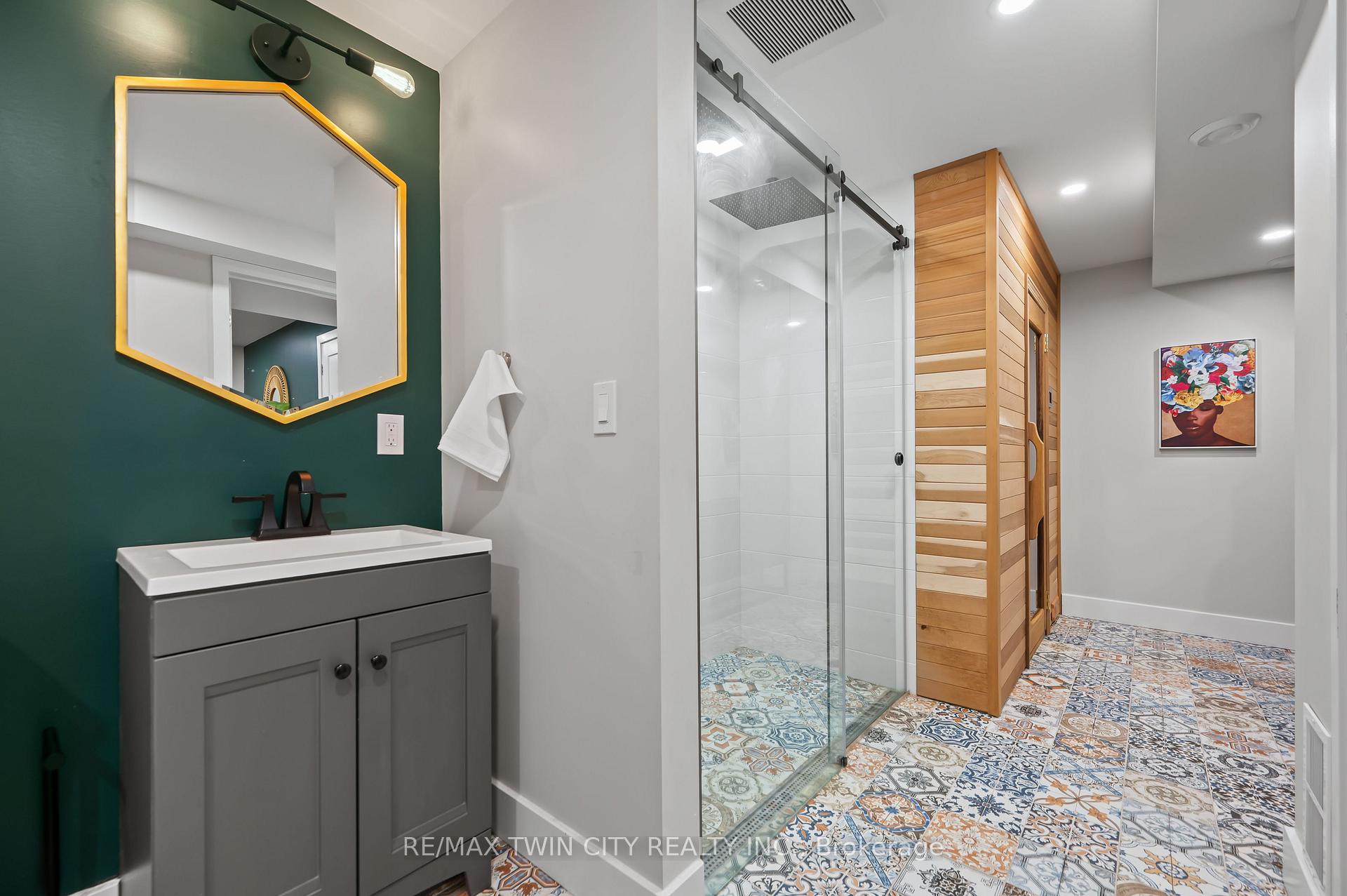 Photo 33 of 533 Falconridge Crescent, Kitchener — HOMEH