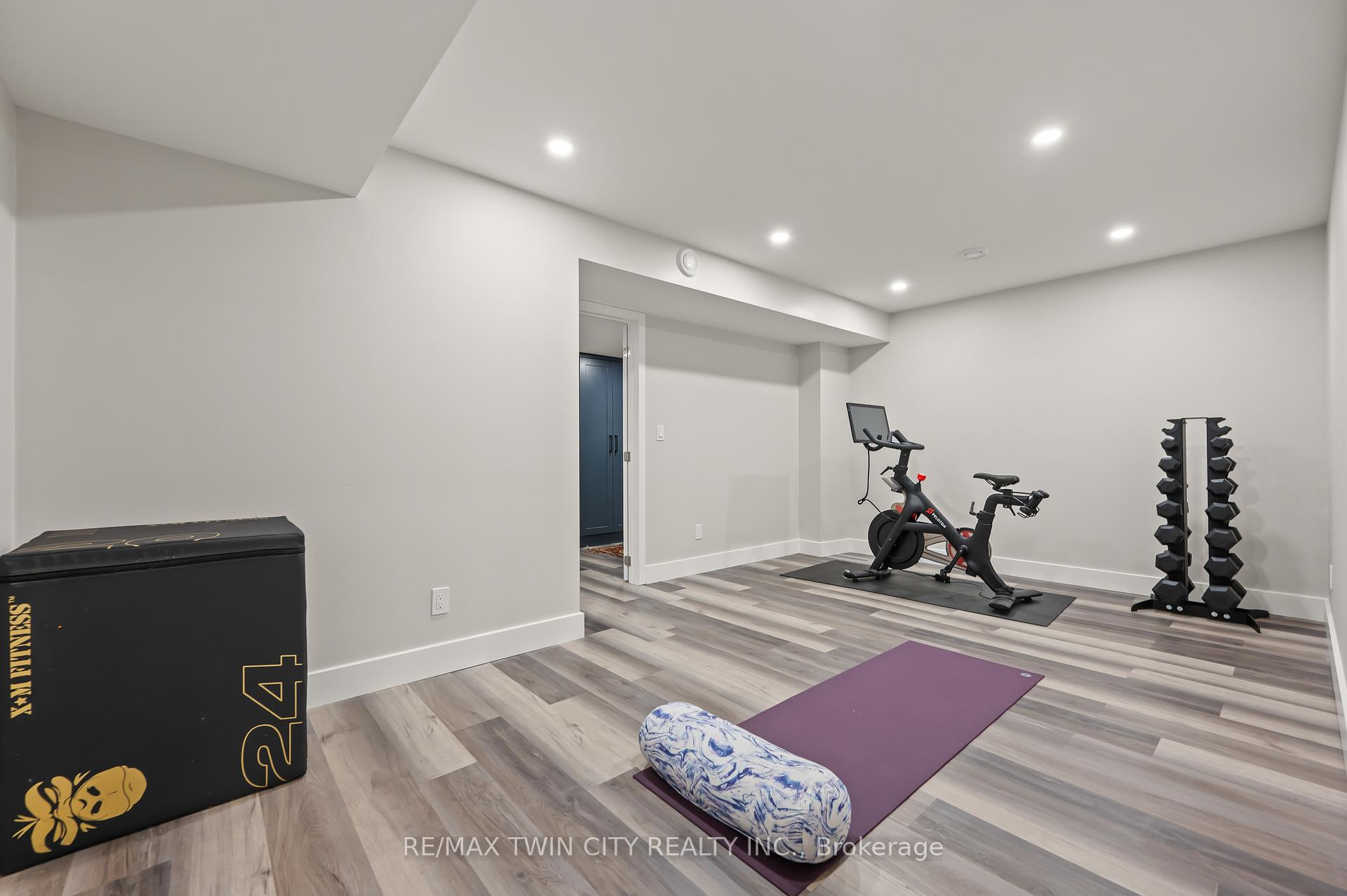 Photo 43 of 533 Falconridge Crescent, Kitchener — HOMEH