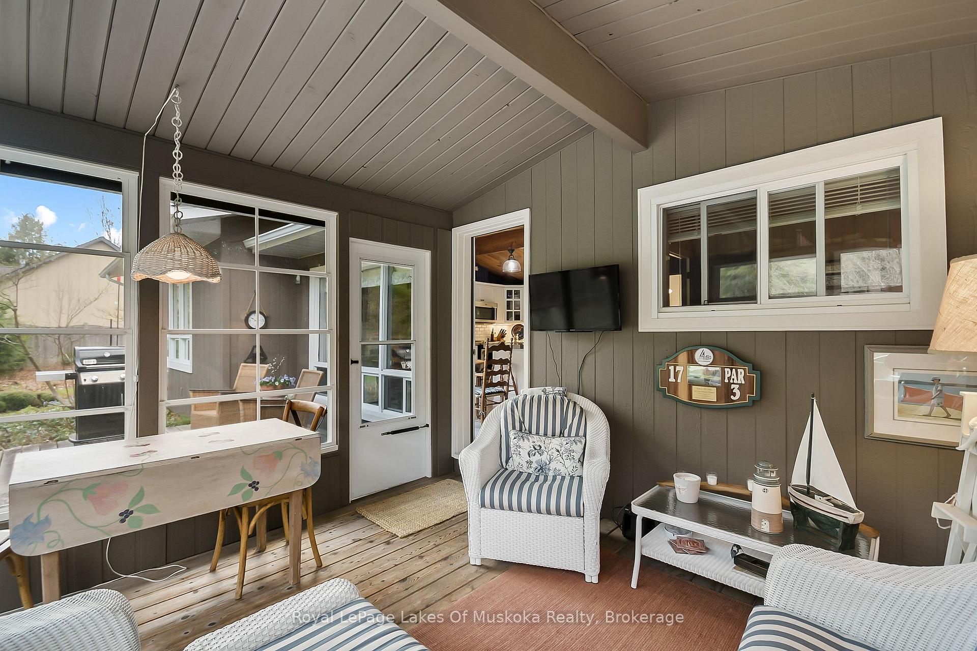 Photo 10 of 9 Summer Lane, Bracebridge, Draper — HOMEH