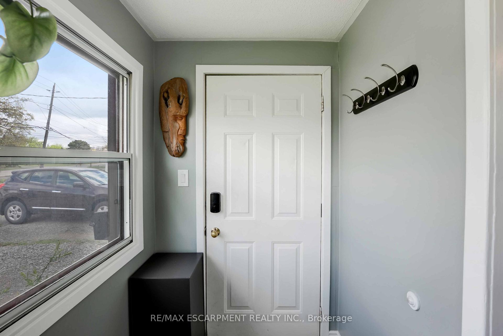 Photo 10 of 78 Lincoln Avenue, St. Catharines, Oakdale — HOMEH