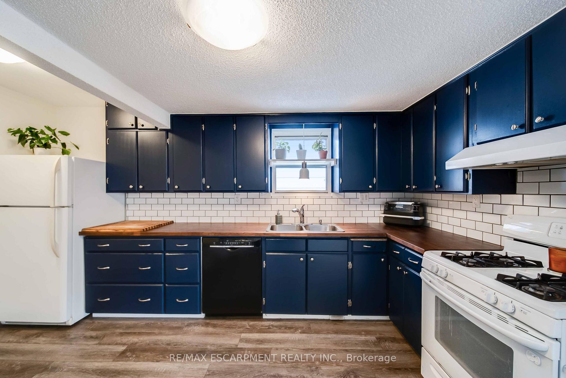 Photo 15 of 78 Lincoln Avenue, St. Catharines, Oakdale — HOMEH