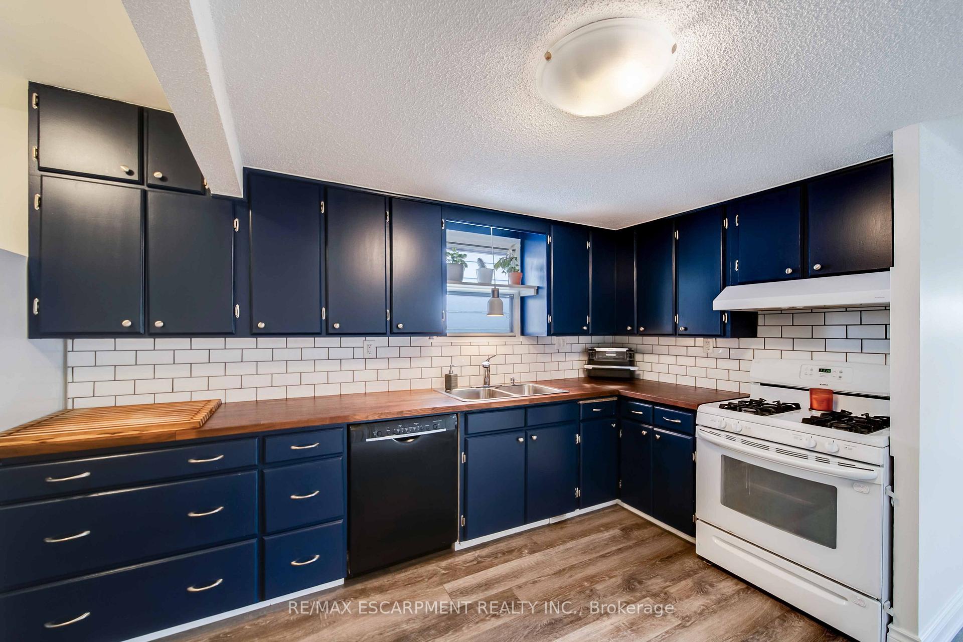 Photo 9 of 78 Lincoln Avenue, St. Catharines, Oakdale — HOMEH