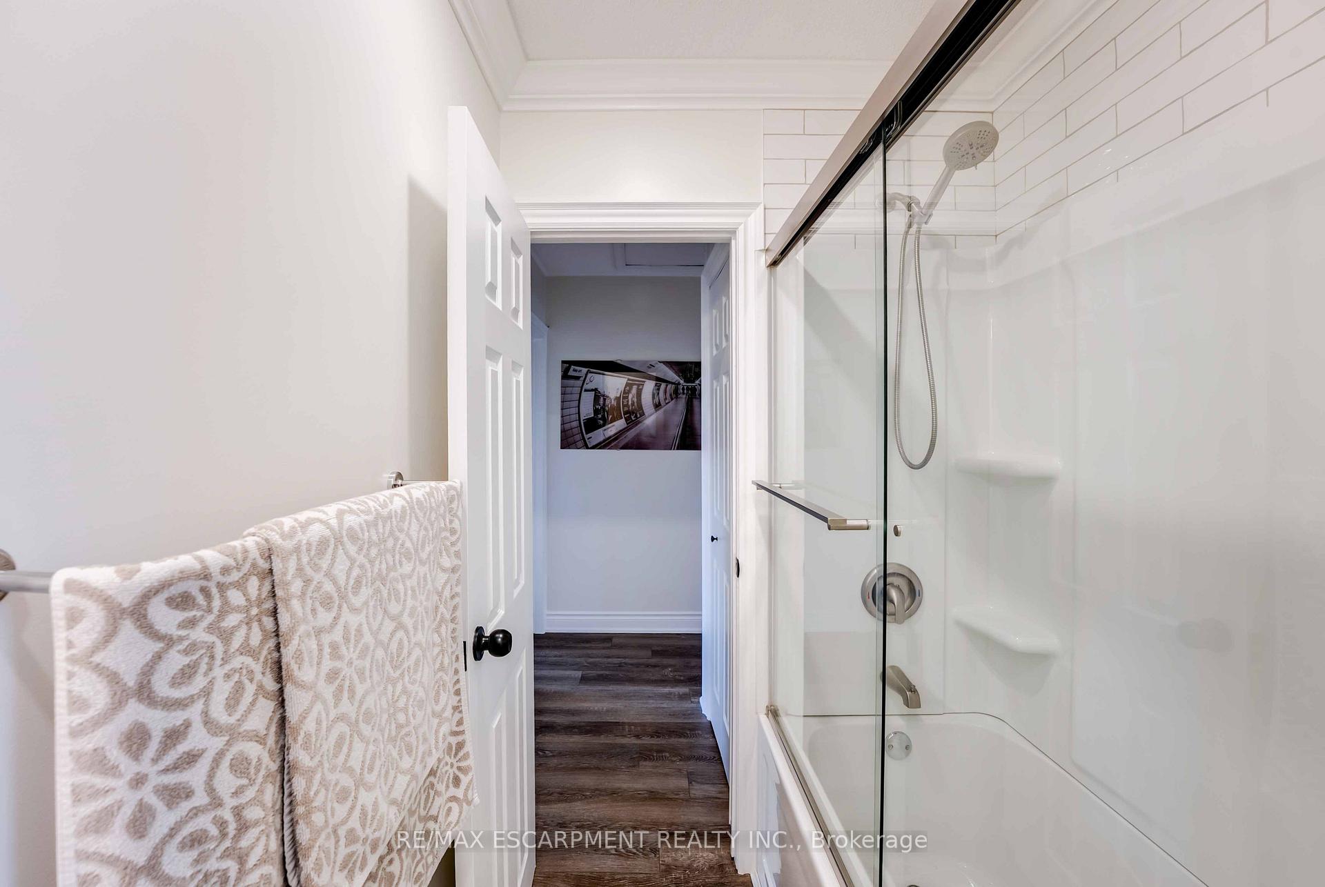 Photo 11 of 78 Lincoln Avenue, St. Catharines, Oakdale — HOMEH