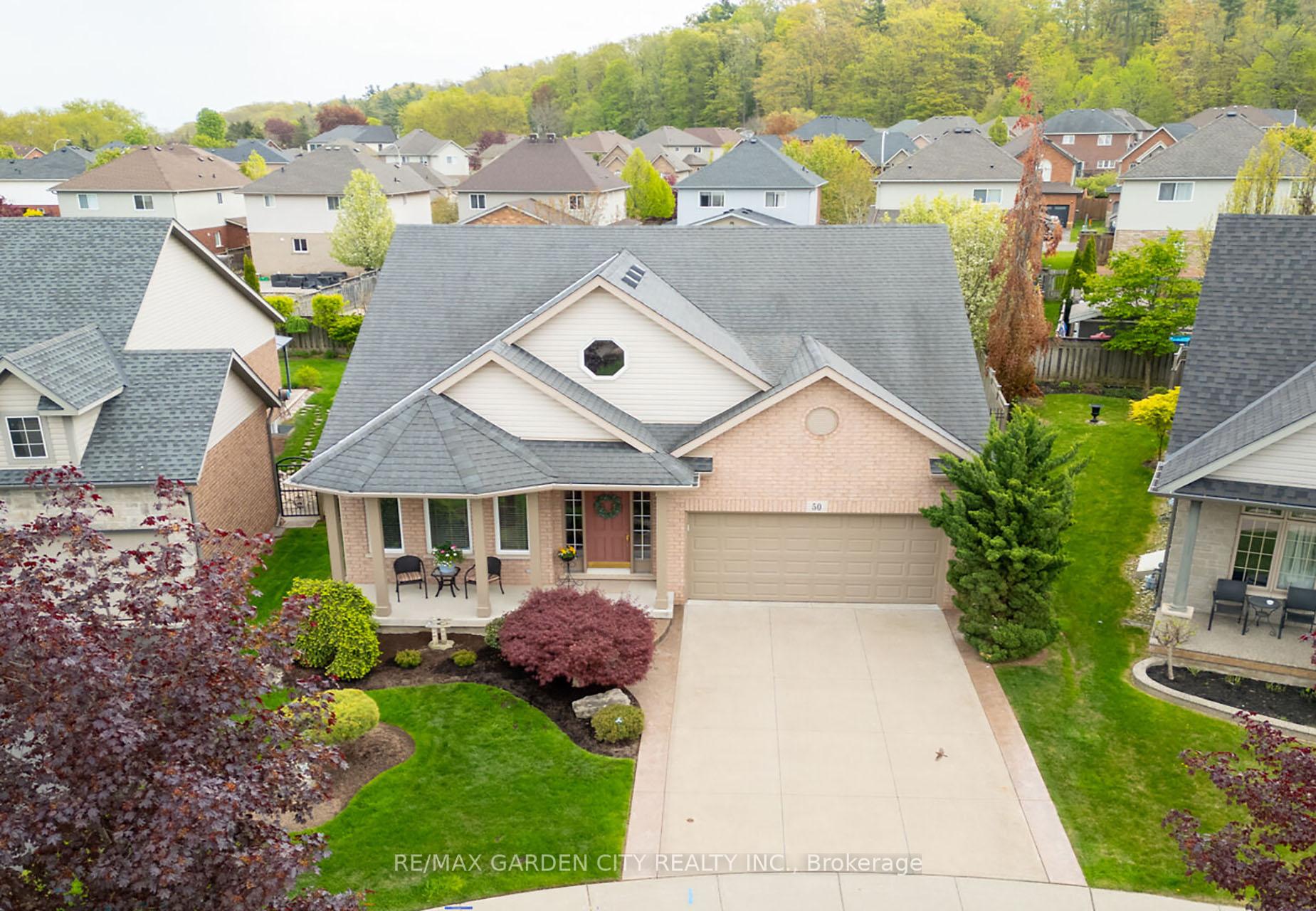 Photo 1 of 50 Hewitt Drive, Grimsby, Grimsby East — HOMEH