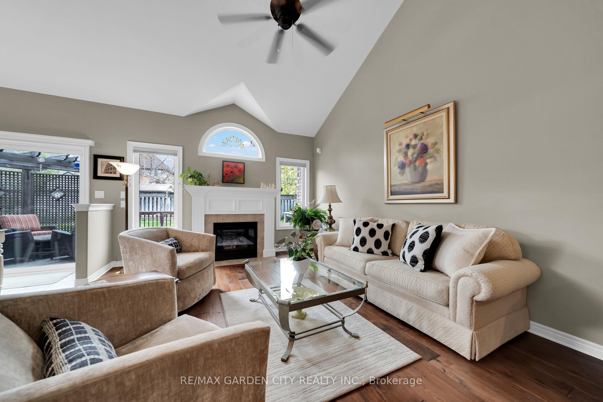 Photo 23 of 50 Hewitt Drive, Grimsby, Grimsby East — HOMEH