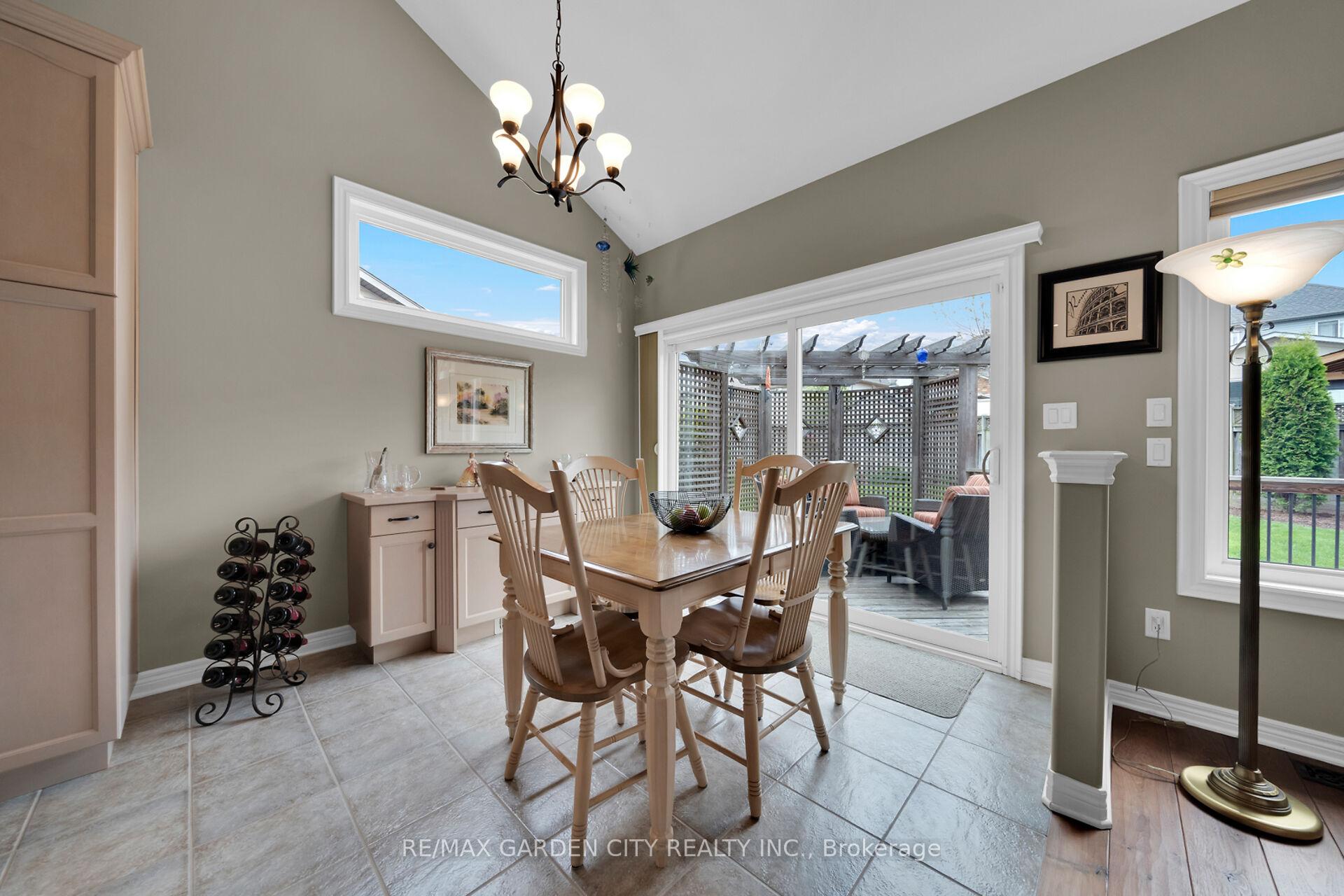Photo 10 of 50 Hewitt Drive, Grimsby, Grimsby East — HOMEH