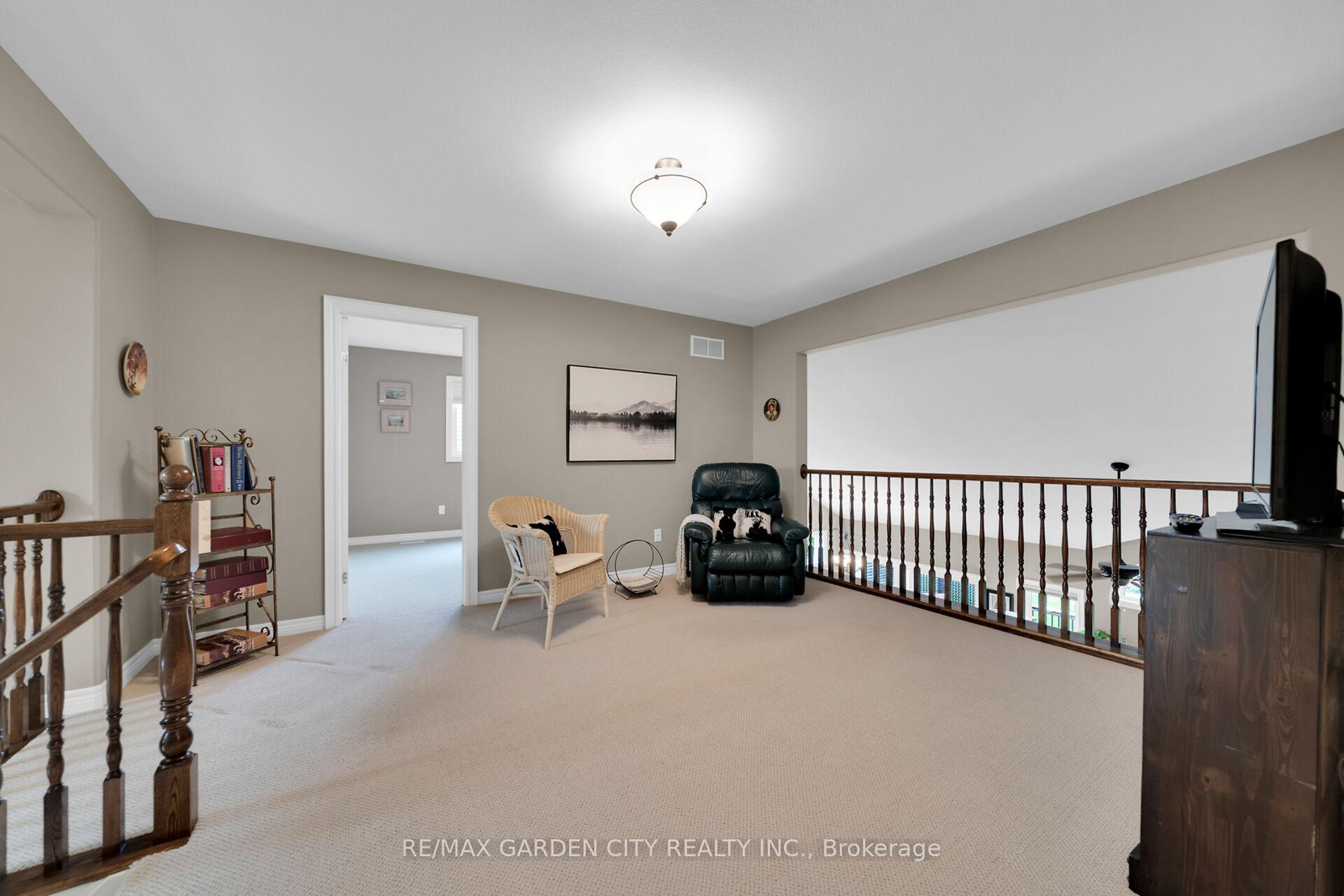 Photo 17 of 50 Hewitt Drive, Grimsby, Grimsby East — HOMEH