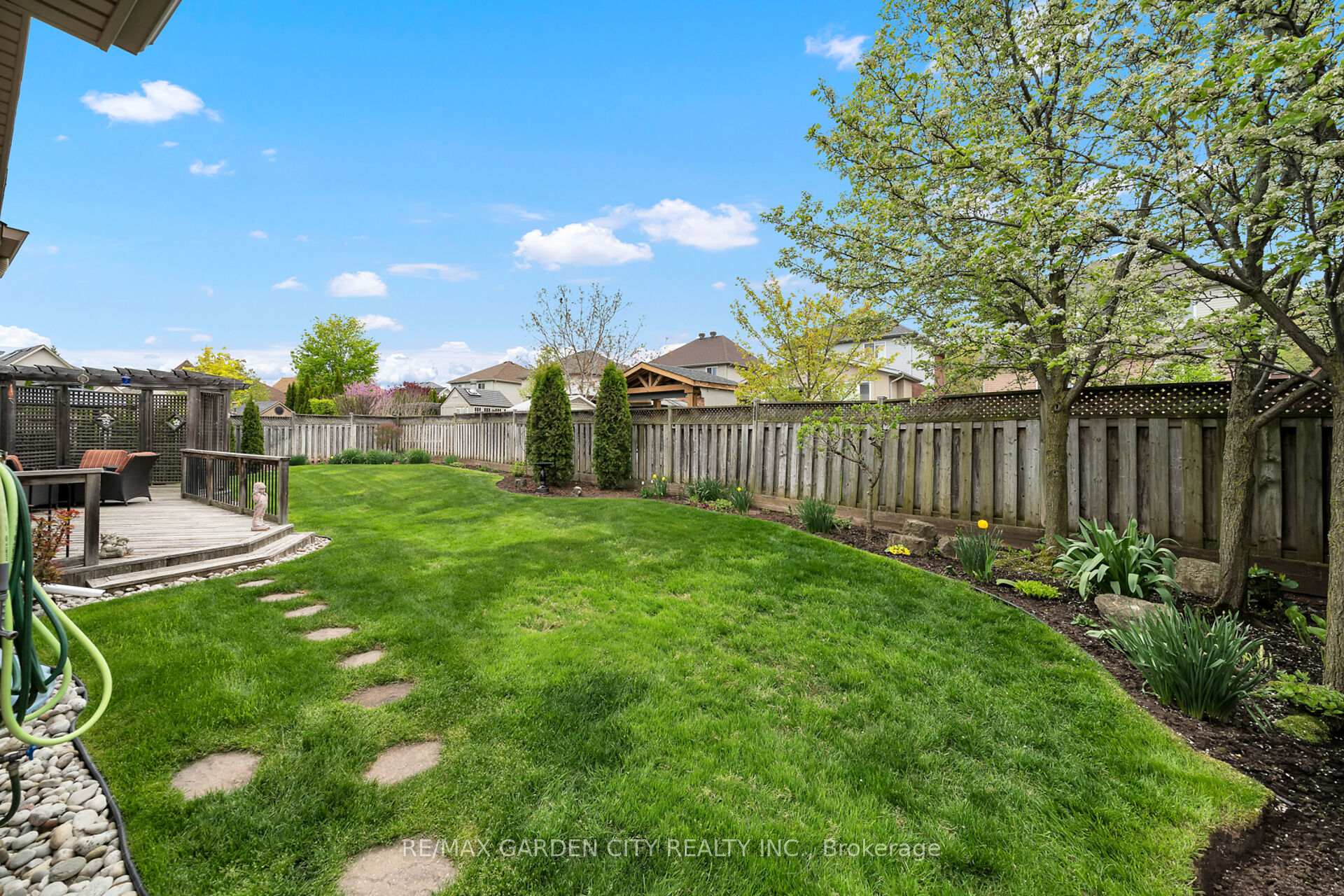 Photo 40 of 50 Hewitt Drive, Grimsby, Grimsby East — HOMEH
