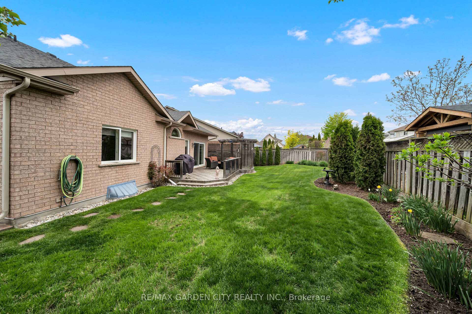 Photo 36 of 50 Hewitt Drive, Grimsby, Grimsby East — HOMEH