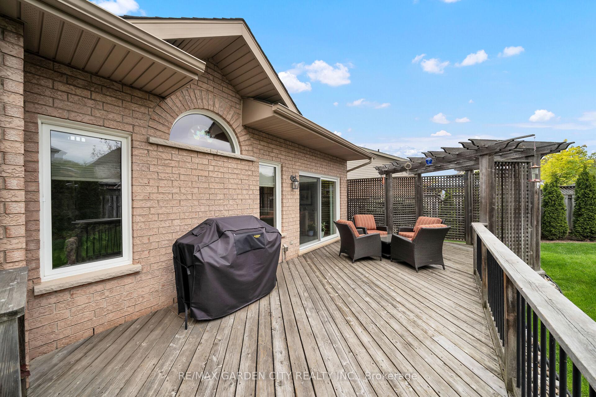 Photo 43 of 50 Hewitt Drive, Grimsby, Grimsby East — HOMEH