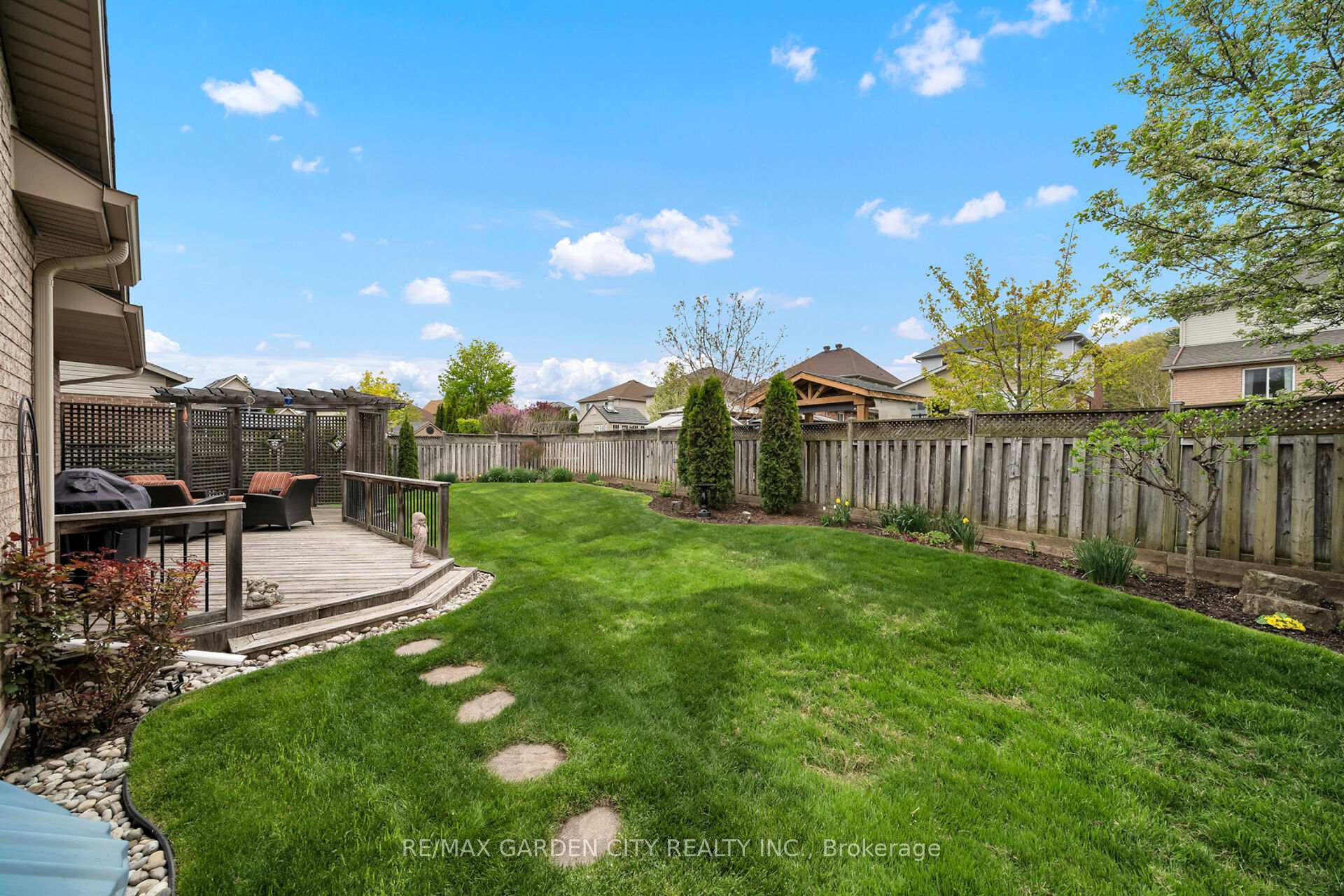 Photo 41 of 50 Hewitt Drive, Grimsby, Grimsby East — HOMEH