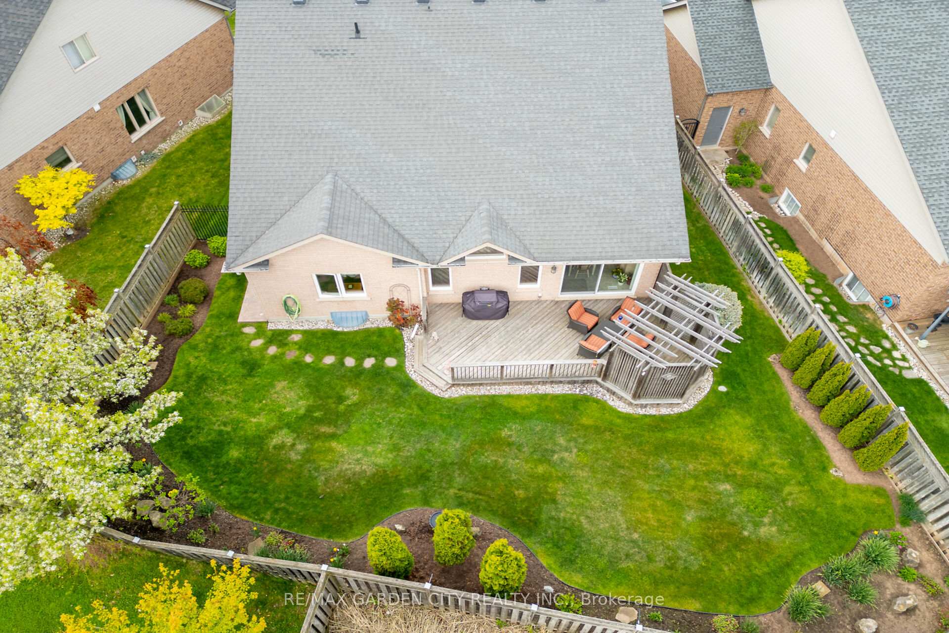 Photo 26 of 50 Hewitt Drive, Grimsby, Grimsby East — HOMEH