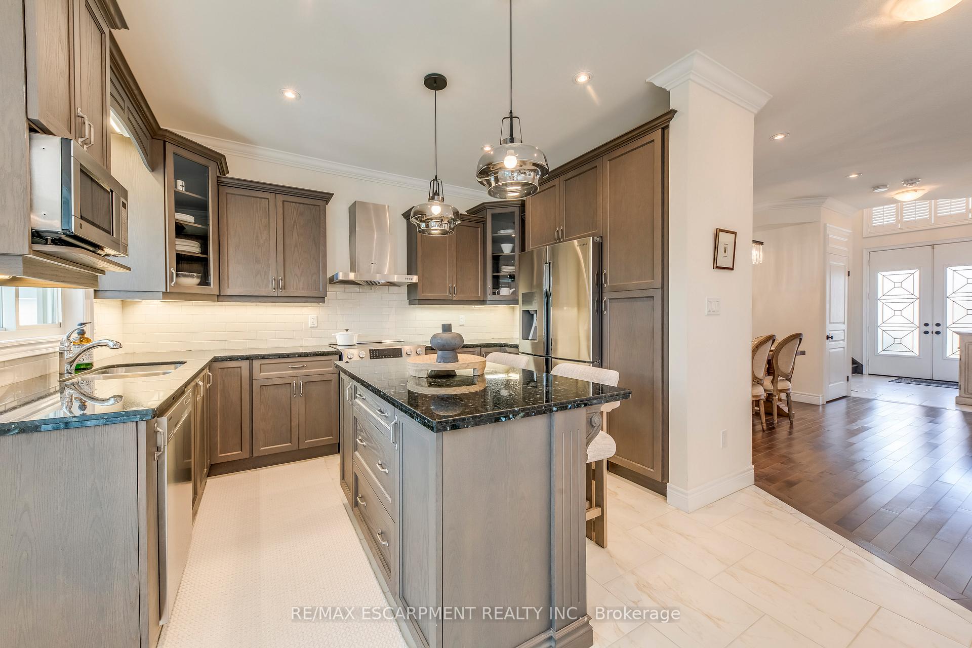 Photo 9 of 12 Riva Court, Hamilton, Ryckmans — HOMEH