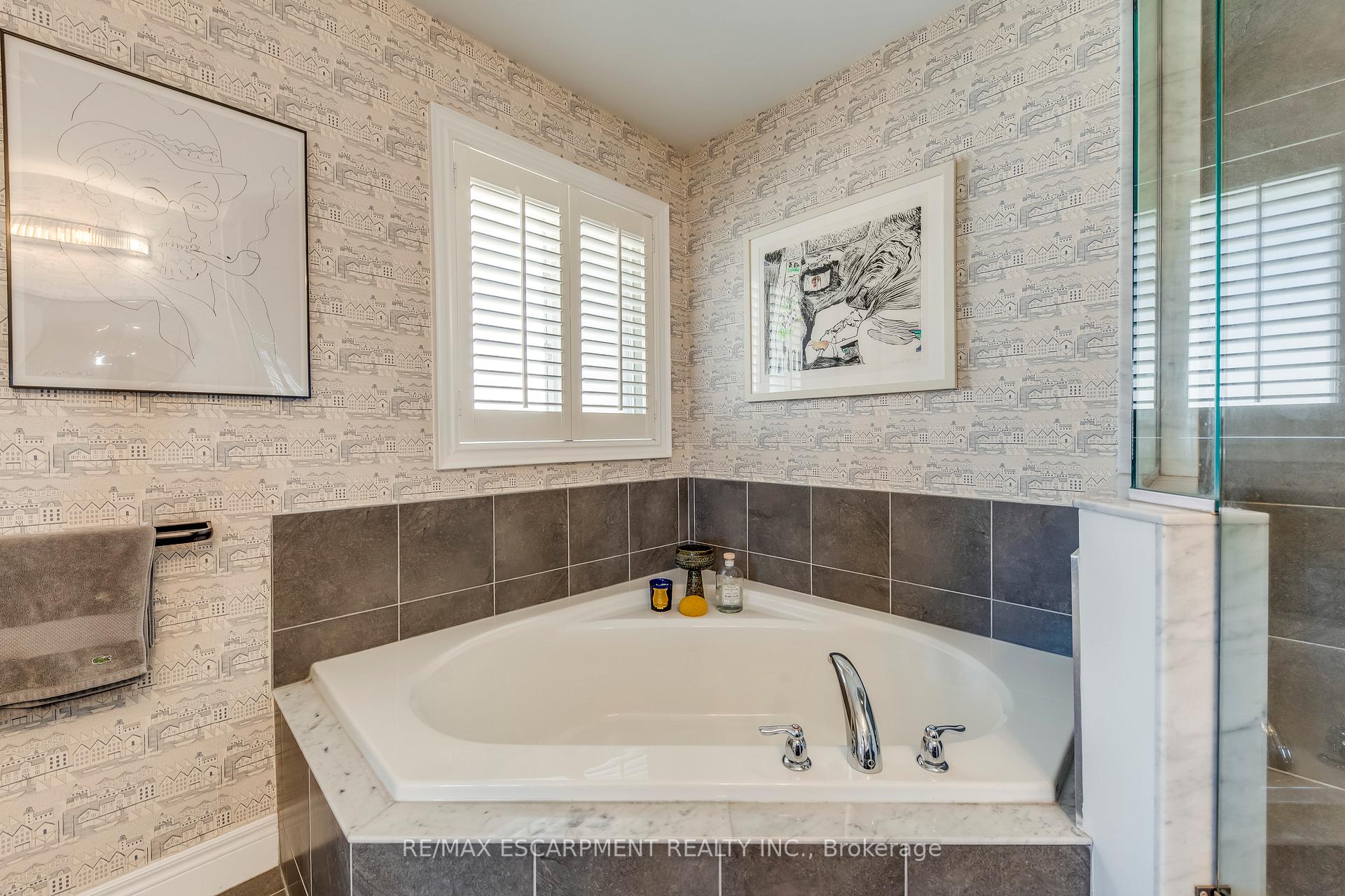 Photo 32 of 12 Riva Court, Hamilton, Ryckmans — HOMEH