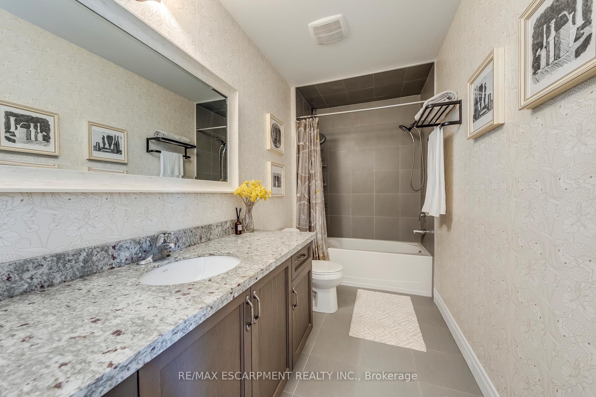 Photo 8 of 12 Riva Court, Hamilton, Ryckmans — HOMEH