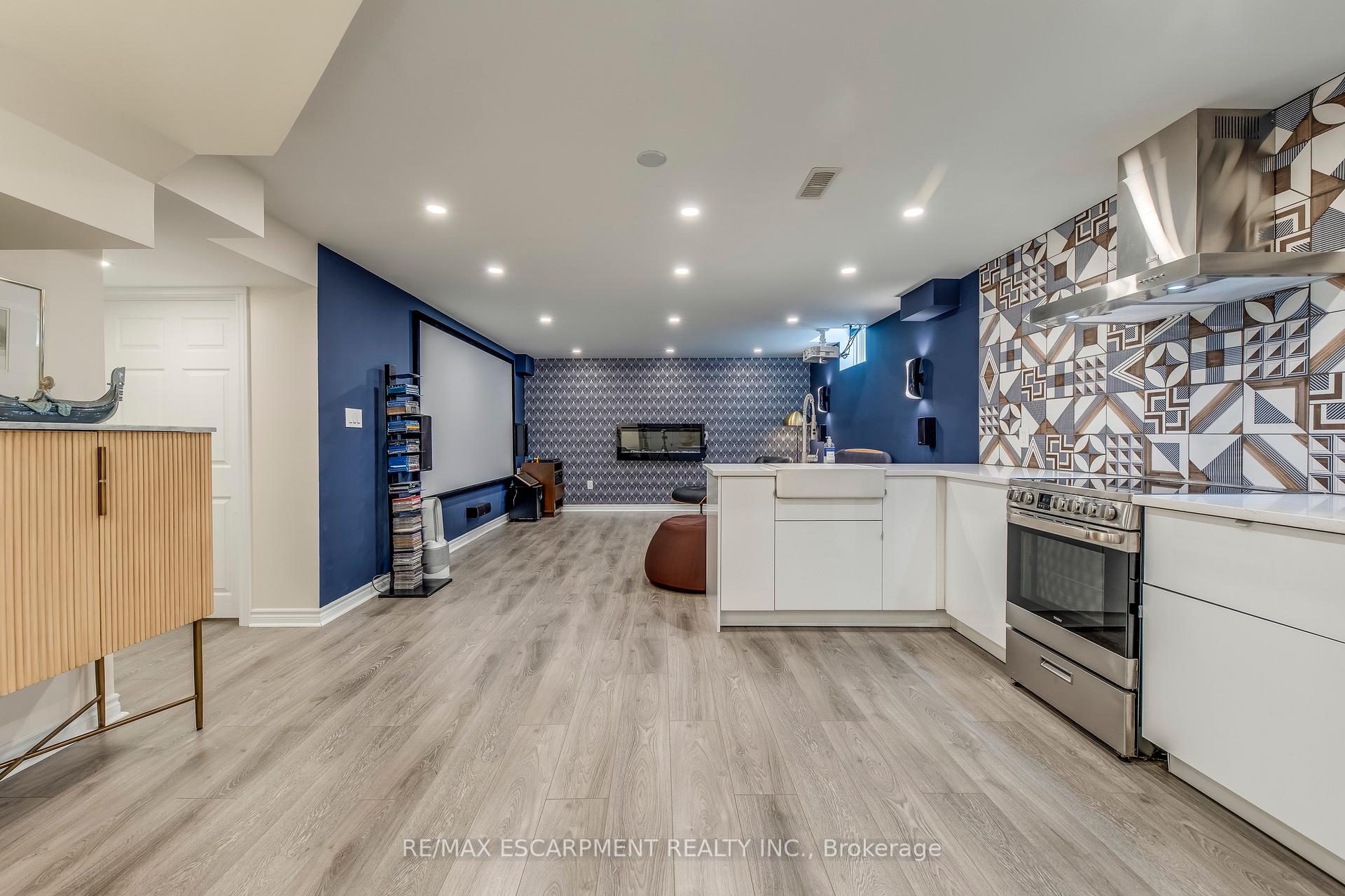Photo 43 of 12 Riva Court, Hamilton, Ryckmans — HOMEH