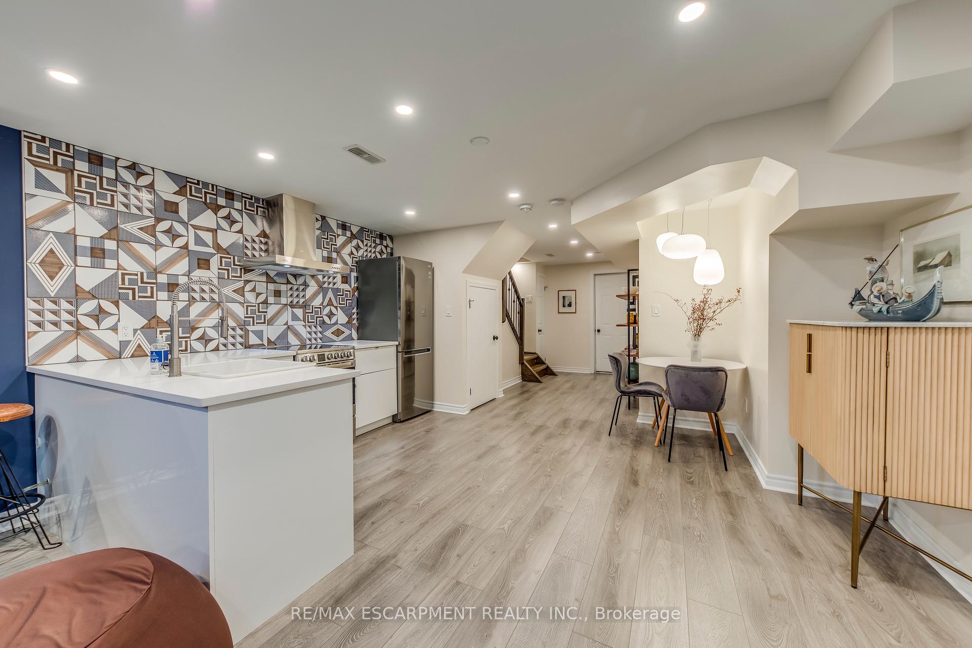 Photo 38 of 12 Riva Court, Hamilton, Ryckmans — HOMEH