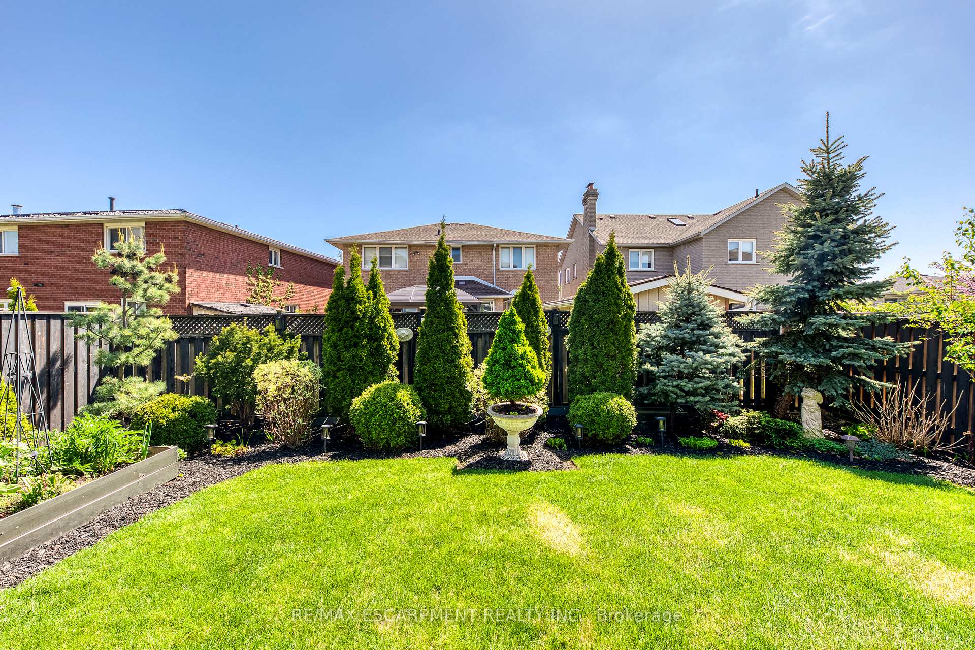 Photo 47 of 12 Riva Court, Hamilton, Ryckmans — HOMEH