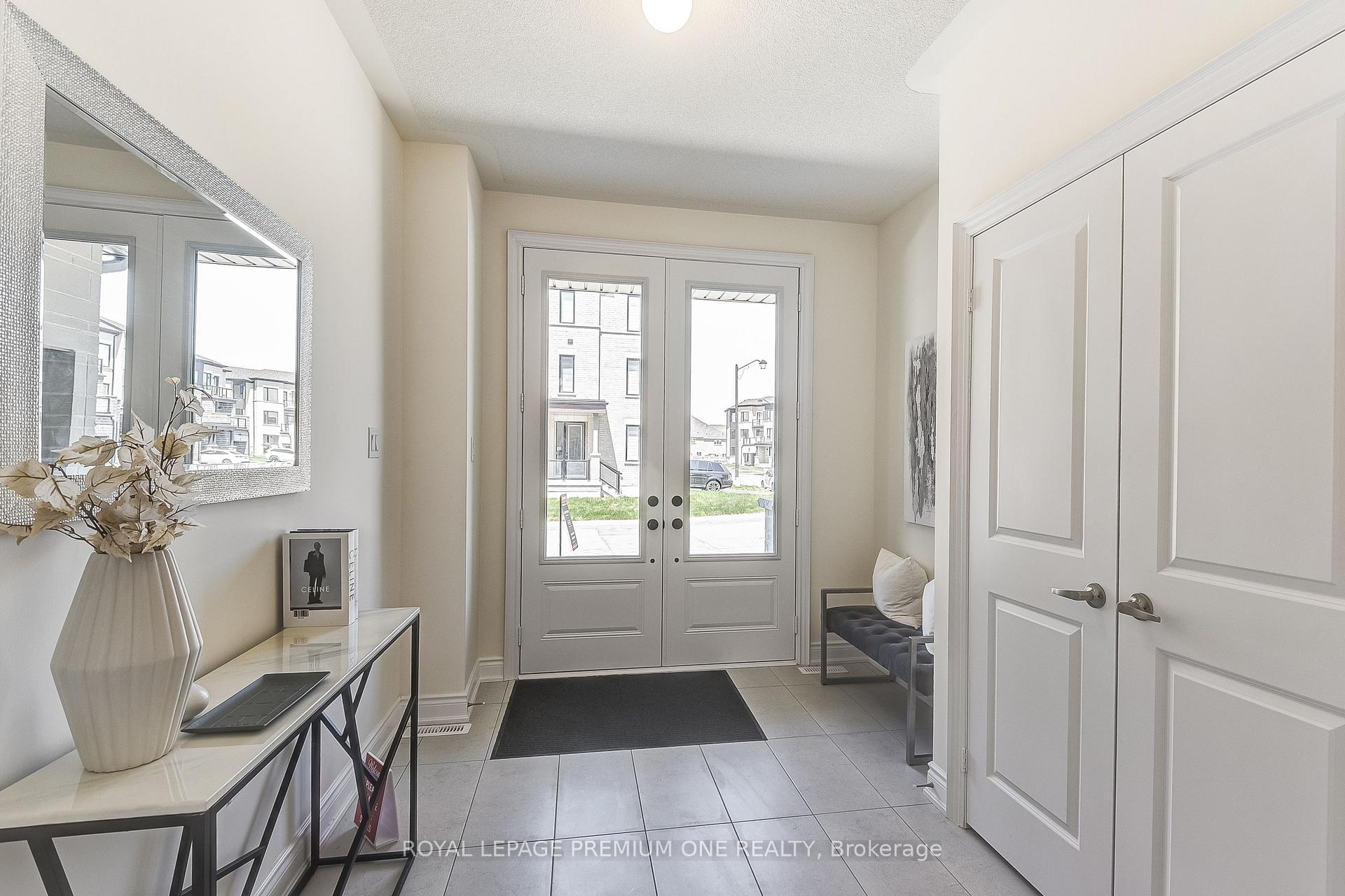 Photo 5 of 85 Tennant Circle N, Vaughan, Vellore Village — HOMEH