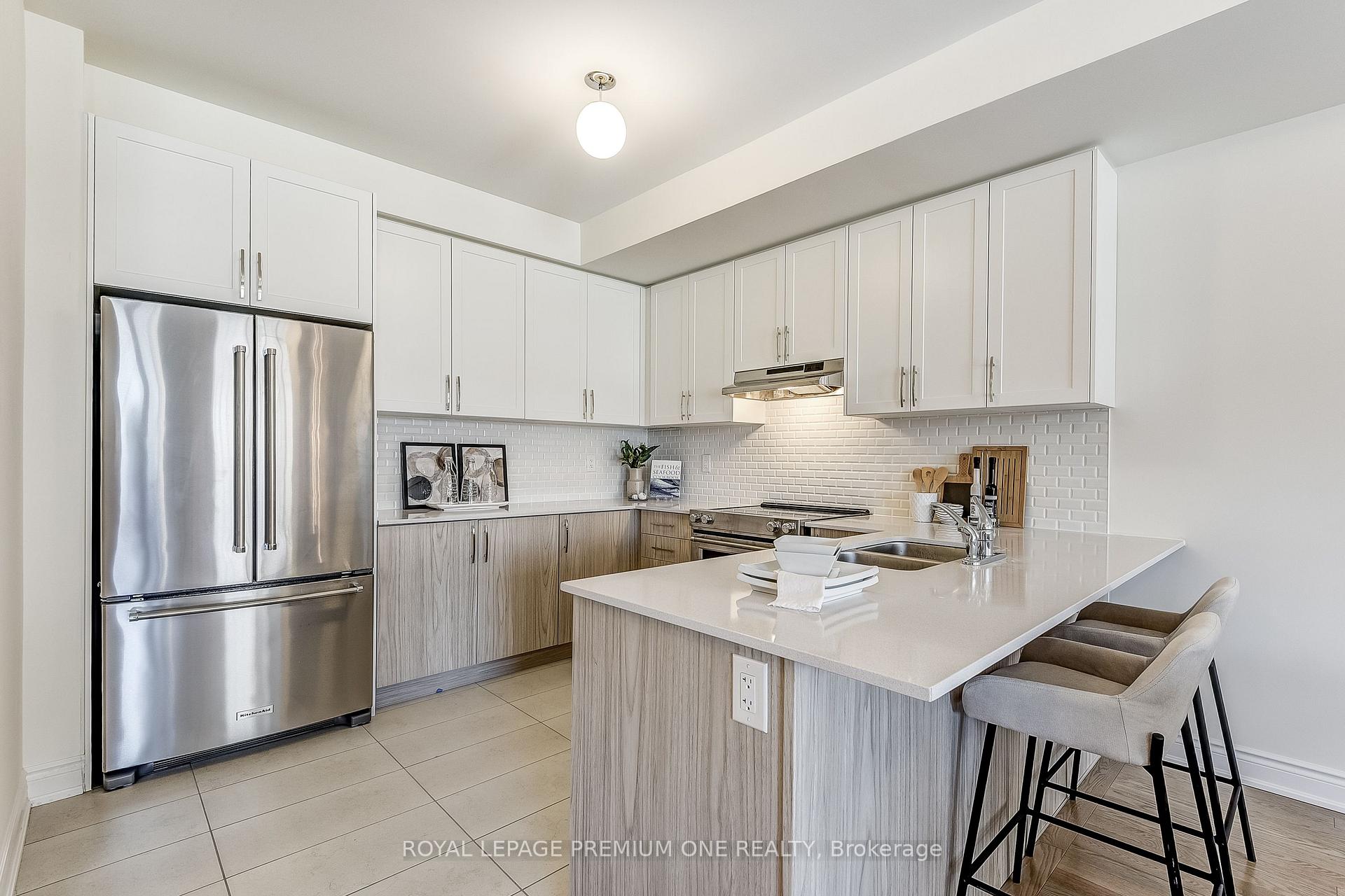 Photo 9 of 85 Tennant Circle N, Vaughan, Vellore Village — HOMEH