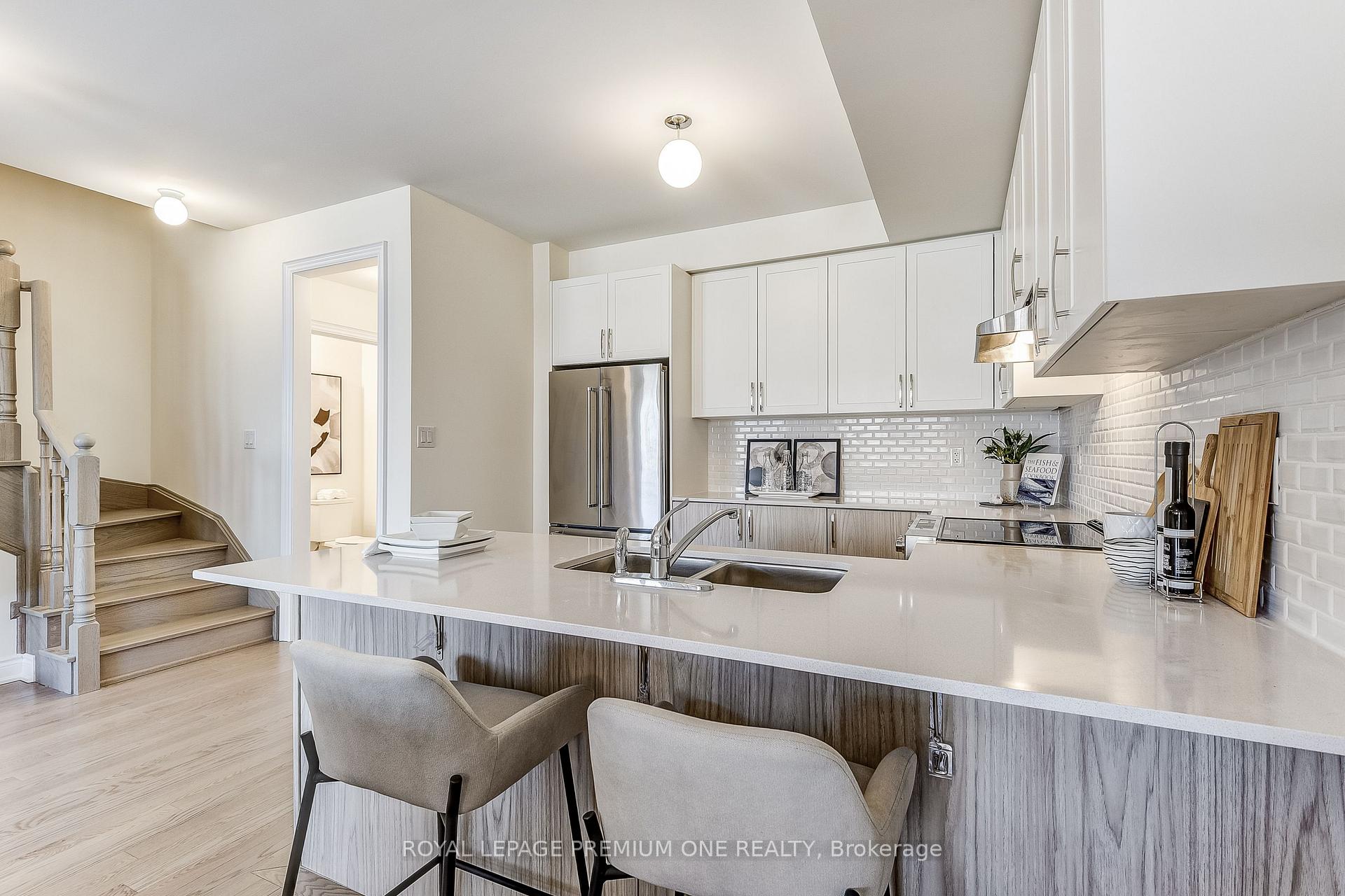 Photo 6 of 85 Tennant Circle N, Vaughan, Vellore Village — HOMEH