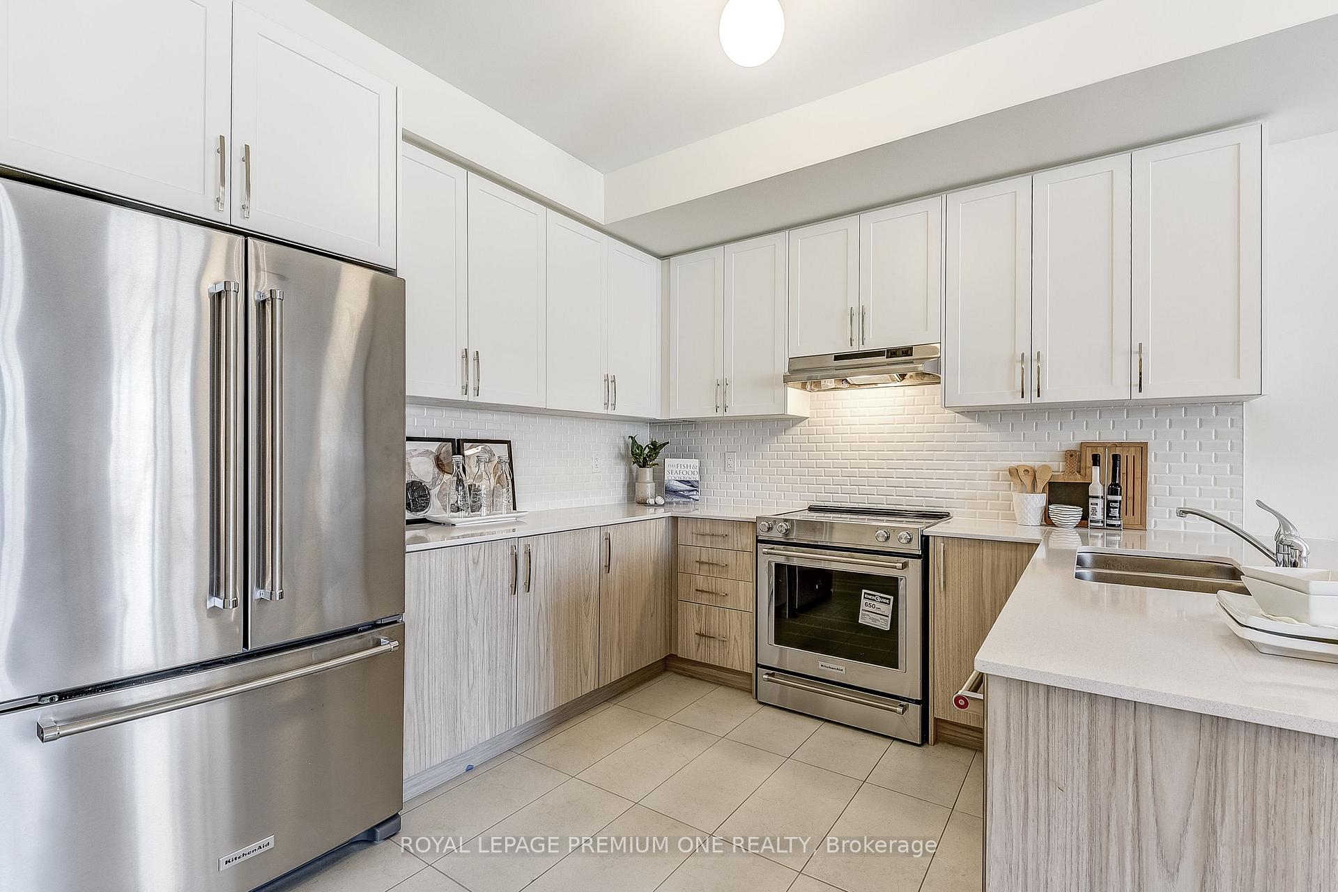Photo 17 of 85 Tennant Circle N, Vaughan, Vellore Village — HOMEH