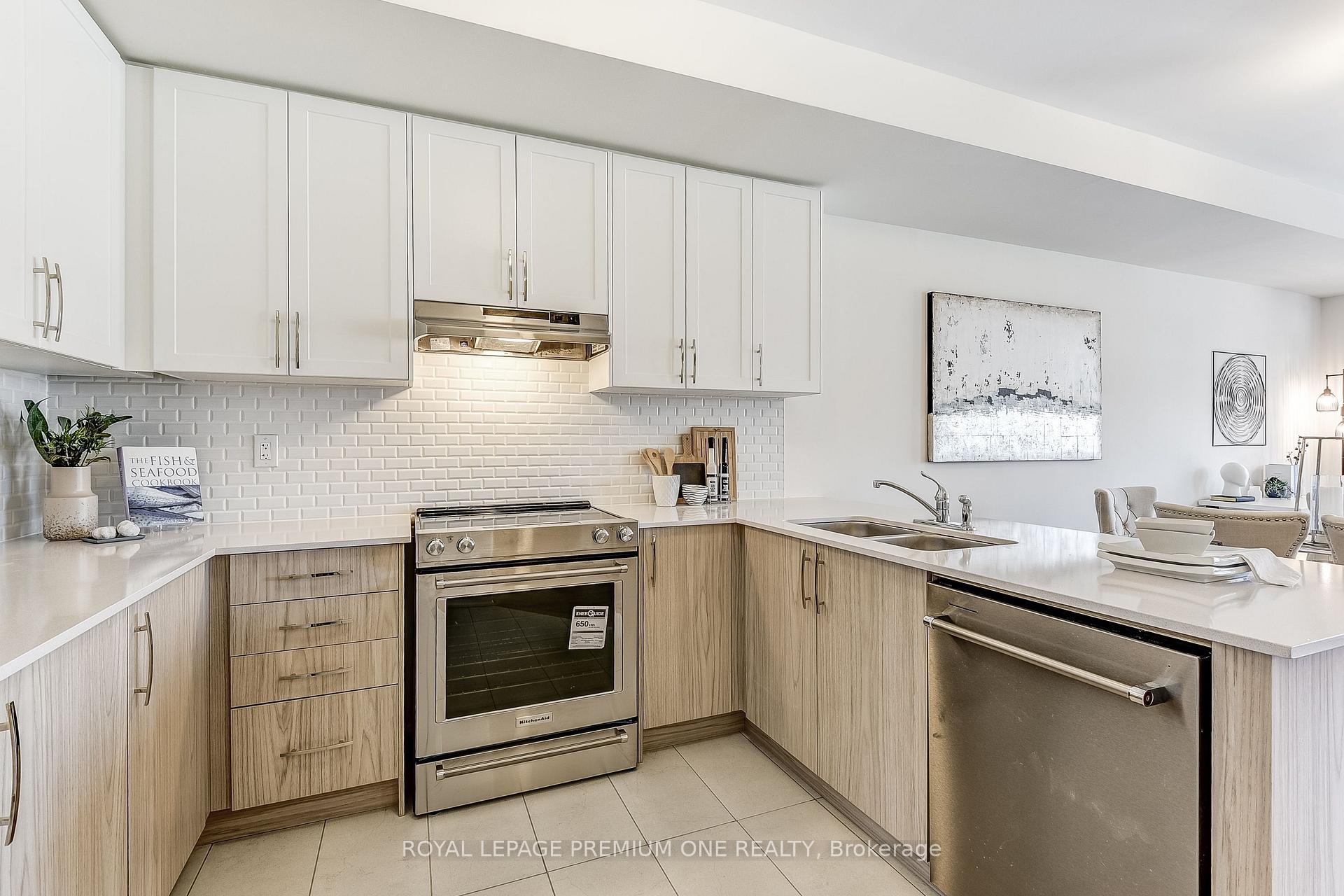 Photo 15 of 85 Tennant Circle N, Vaughan, Vellore Village — HOMEH