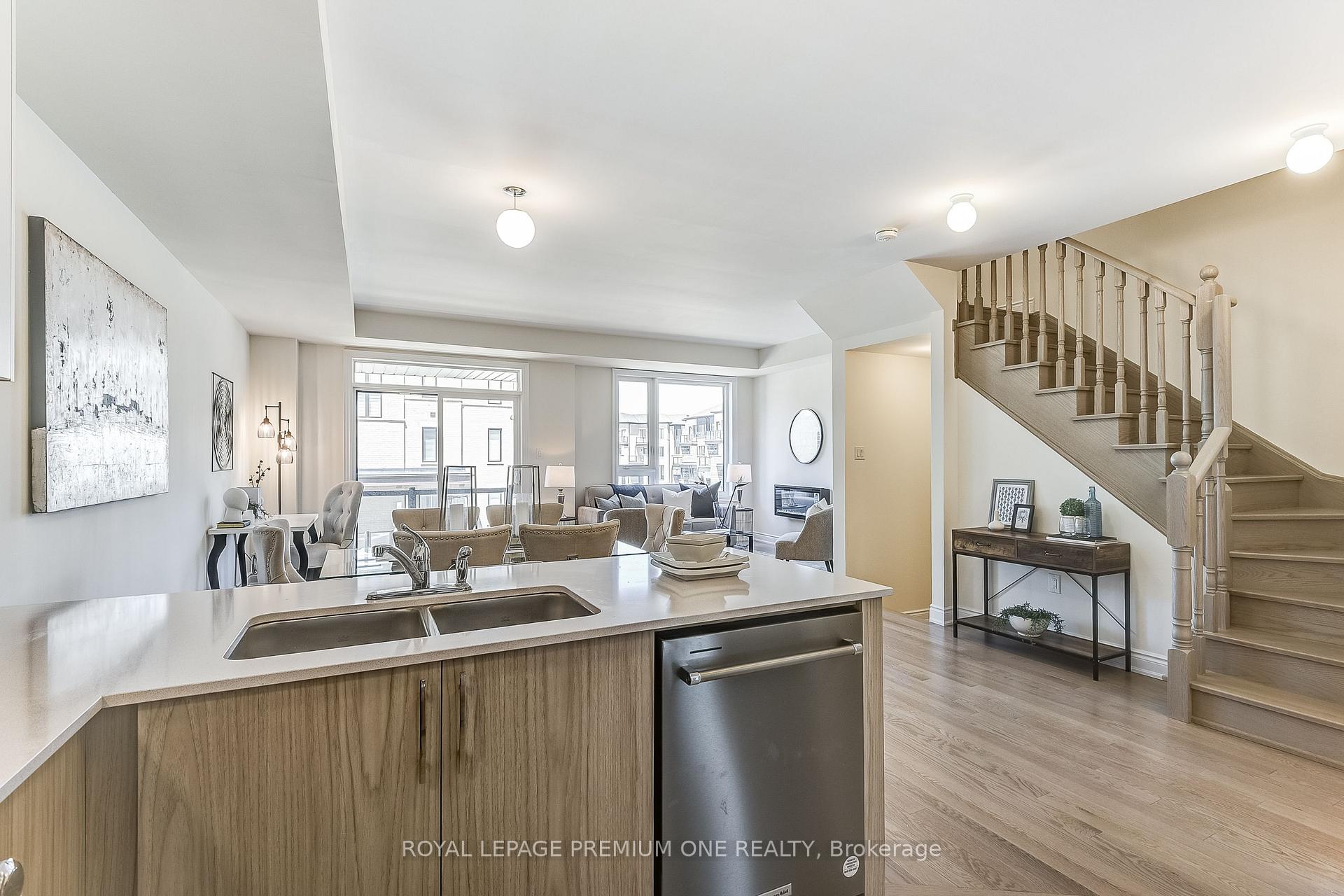 Photo 11 of 85 Tennant Circle N, Vaughan, Vellore Village — HOMEH