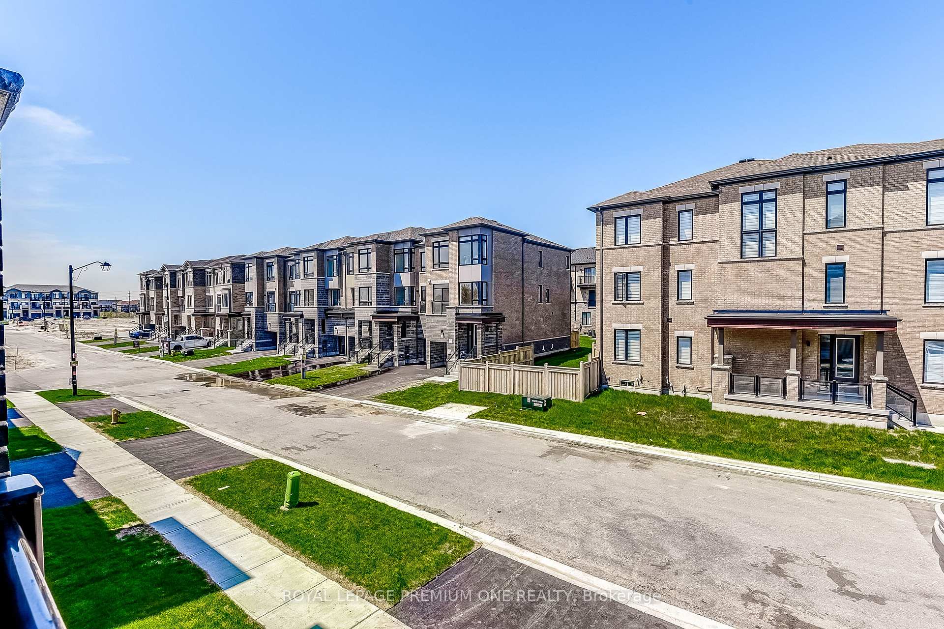 Photo 32 of 85 Tennant Circle N, Vaughan, Vellore Village — HOMEH