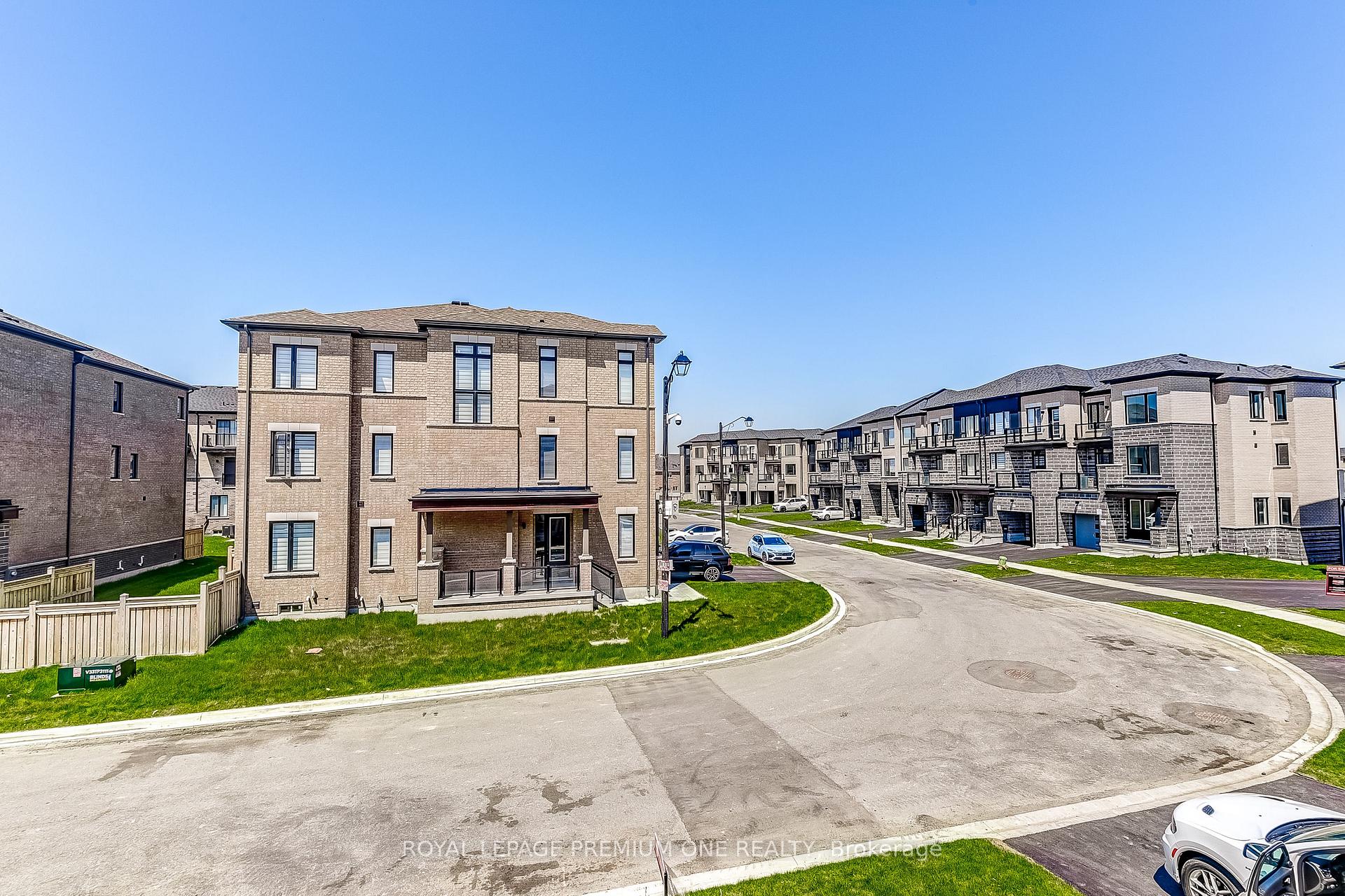 Photo 40 of 85 Tennant Circle N, Vaughan, Vellore Village — HOMEH