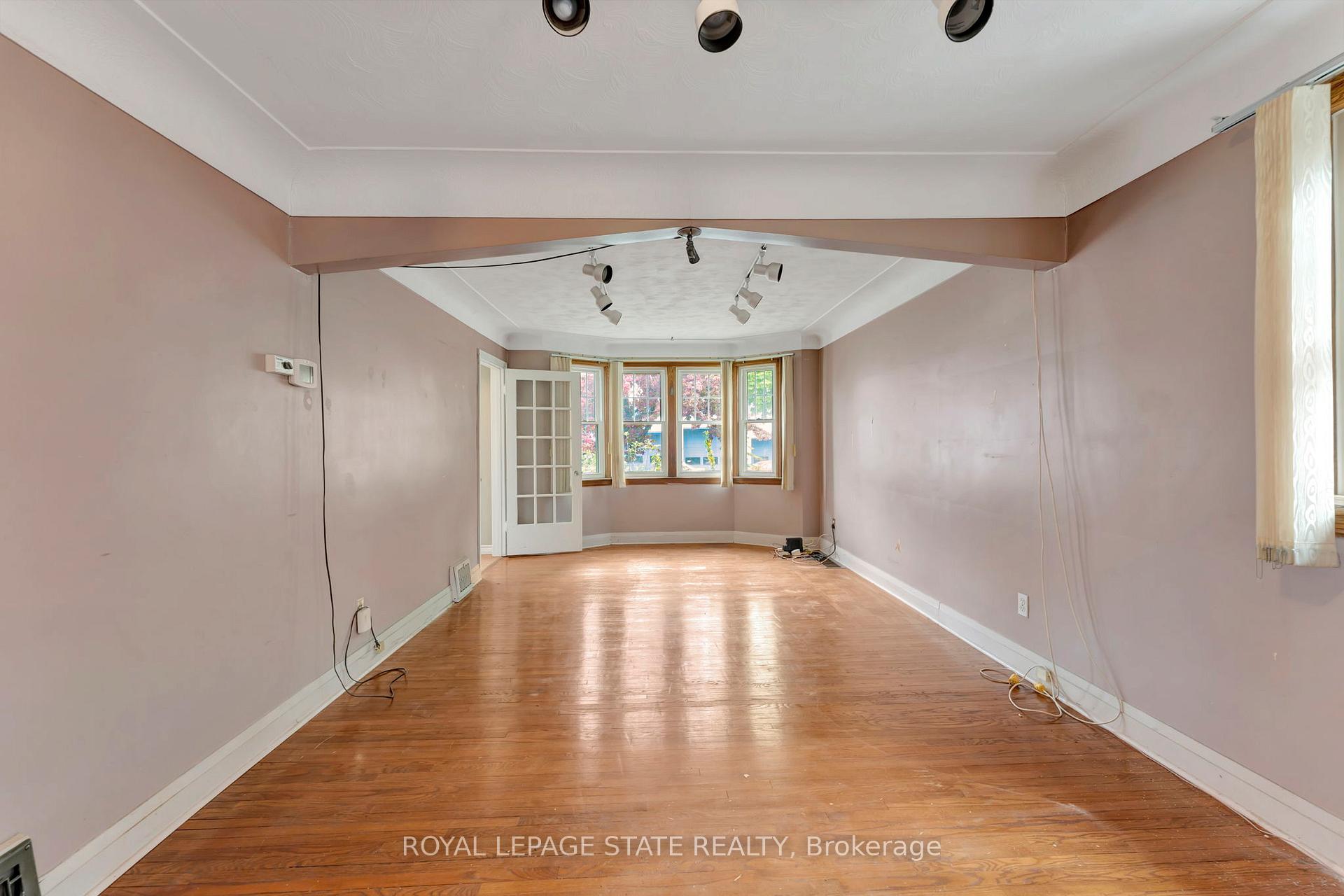 Photo 12 of 4 Park Row S, Hamilton, Delta — HOMEH