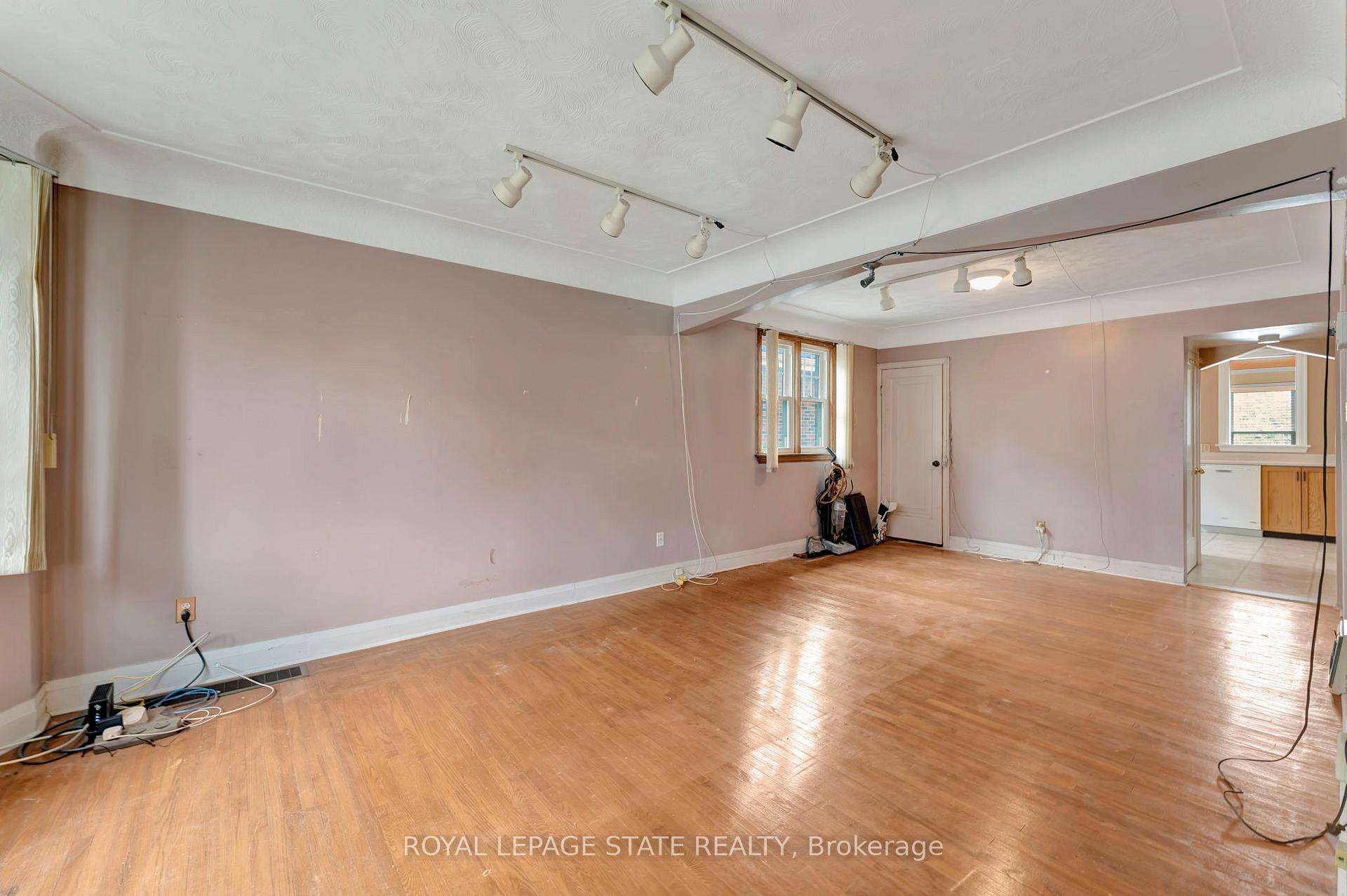 Photo 13 of 4 Park Row S, Hamilton, Delta — HOMEH